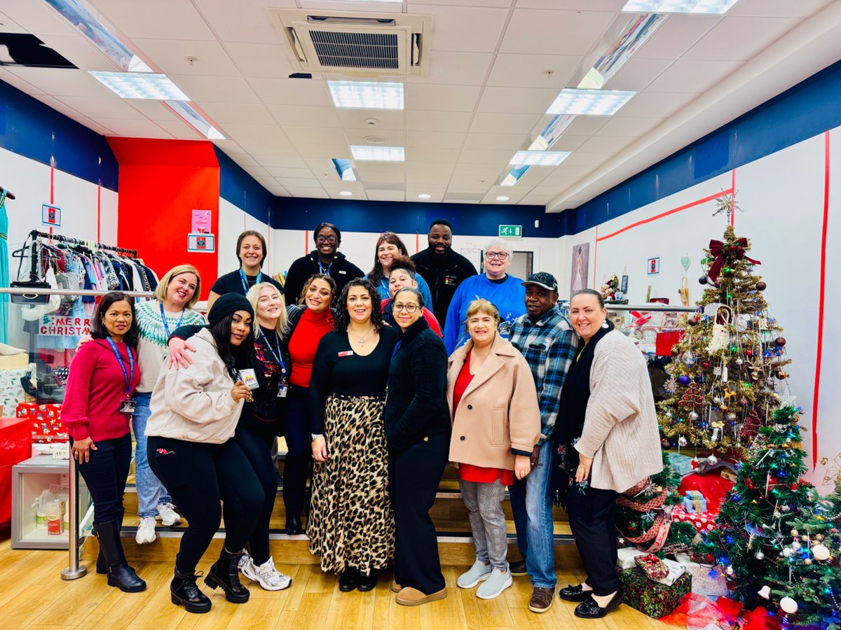 ExodusYWUK's tweet photo. Our Love Christmas Hub opened today filled with people from across our community. @BishopAngaelos @EmmaSupple @THANNA81 

Raising funds to make 1400 #bagsofkindness 

You can support here - https://t.co/nUM2AjK0tm https://t.co/Xx368rViGI