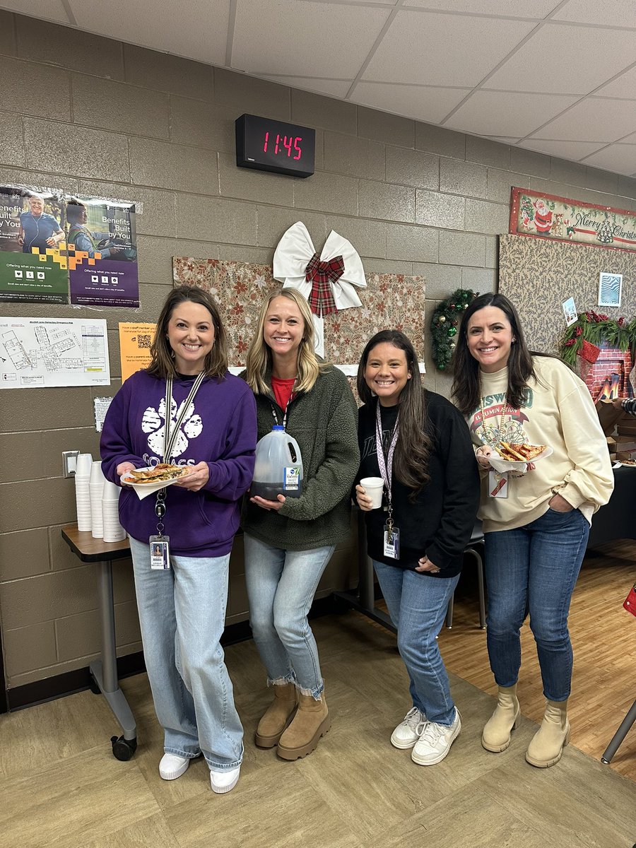 #12DaysOfChristmas <a href="/MJEjags/">Jenks Elementary</a> <a href="/JenksPta/">Jenks PTA</a> 
Thank you Jenks PTA, Center Court Pizza, Speech Center of Katy, and Bridging the Gap Pediatric OT for the yummy lunch today!