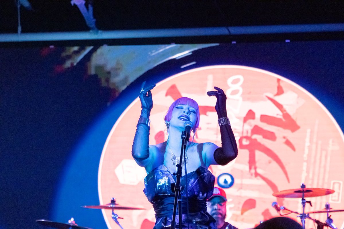 All you give is all you get, so give it all you got. Here’s to the dreamers. Thank you, Vegas 🎙️✨ #jazz #jazzhop #cyberjazz