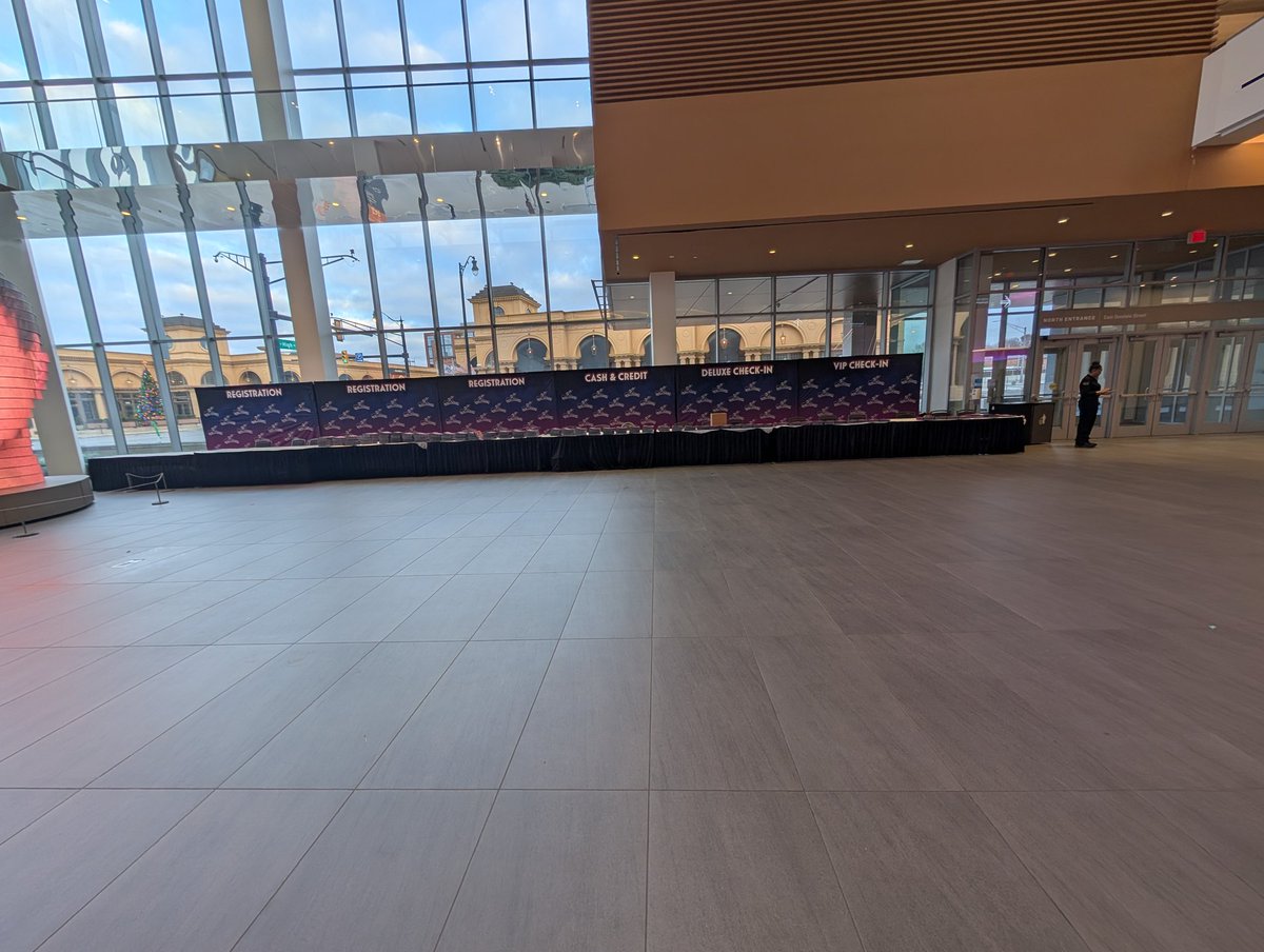 KOSACK2501's tweet photo. 6hr drive to get best parking and so early to #galaxycon. Pre-con setup is still going on. Will be in Columbus until tomorrow afternoon / evening. https://t.co/qtAlF3cxwH