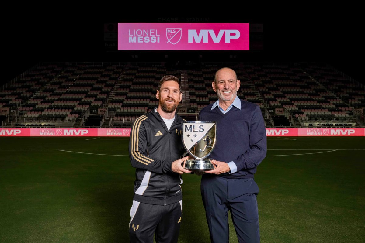 marioreinoso_'s tweet photo. Las votaciones del #MLS MVP:
#1- Messi (#InterMiamiC) 38'43%
#2- Cucho (#Crew96) 33'70%
#3- Evander (#RCTID) 9'24%
#4- Benteke (#VamosUnited) 7'10%
#5- Luis Suárez (#InterMiamiCF) 2'17%
Más ajustadas de lo que se podría esperar (me alegro, el colombiano hizo gran 2024). 🥇⚽️🇺🇲 https://t.co/dJfVC7iKXu