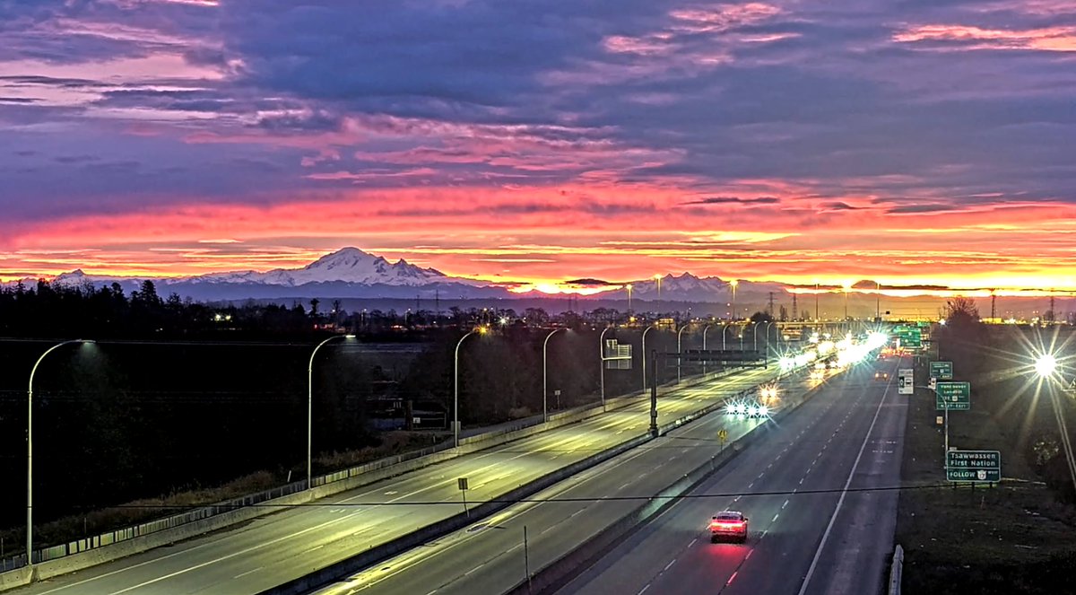DriveBC's tweet photo. 🌄Good Morning! Here's a shot of the sunrise from #BCHwy99 in #DeltaBC. We have a chance of showers later today for the South Coast. You can check the latest weather and road conditions at https://t.co/MNovn5KGvc https://t.co/2MEb4nBDAG