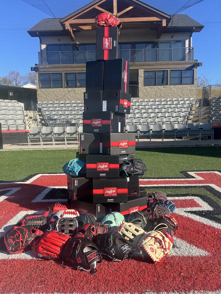 North Greenville Baseball (@ngubaseball) on Twitter photo Tis the Season! Early Christmas for the fellas. <a href="/RawlingsSports/">Rawlings Baseball</a> Gloves are the best in the game! 🎄🎅✝️ Tis the Season! Early Christmas for the fellas. <a href="/RawlingsSports/">Rawlings Baseball</a> Gloves are the best in the game! 🎄🎅✝️