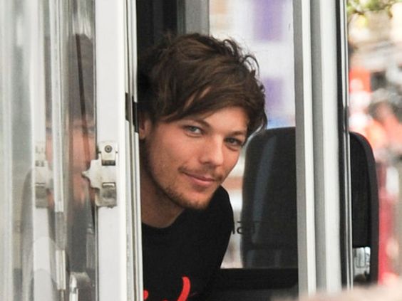 91finerohit's tweet photo. me every time i hear, in any context, 'one direction' https://t.co/ZNUblpqdQF
