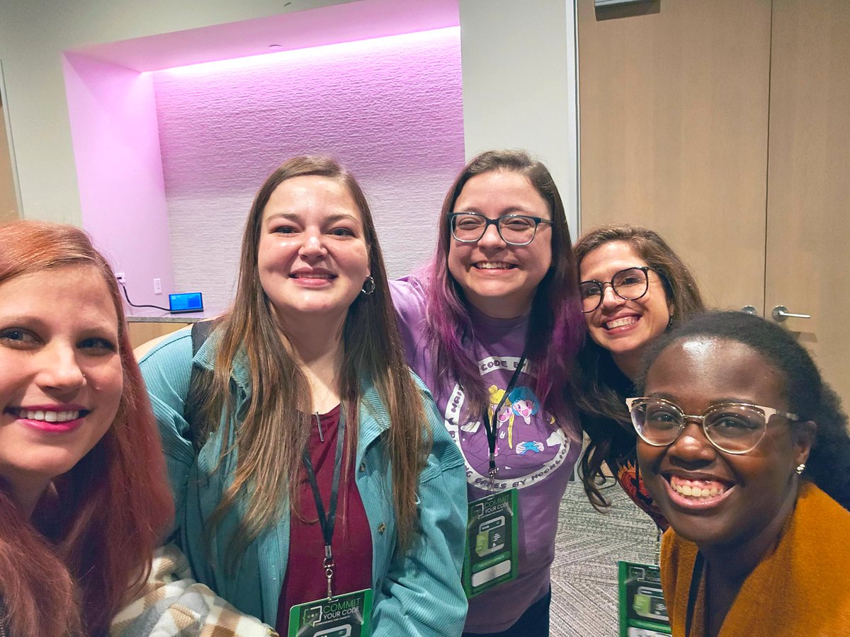 RoxanaCodes's tweet image. Good morning! I am surrounded by the most amazing people. ❤️❤️❤️
The speakers are *stacked* and I am learning so much.
Day two #CommitYourCode - here we go!