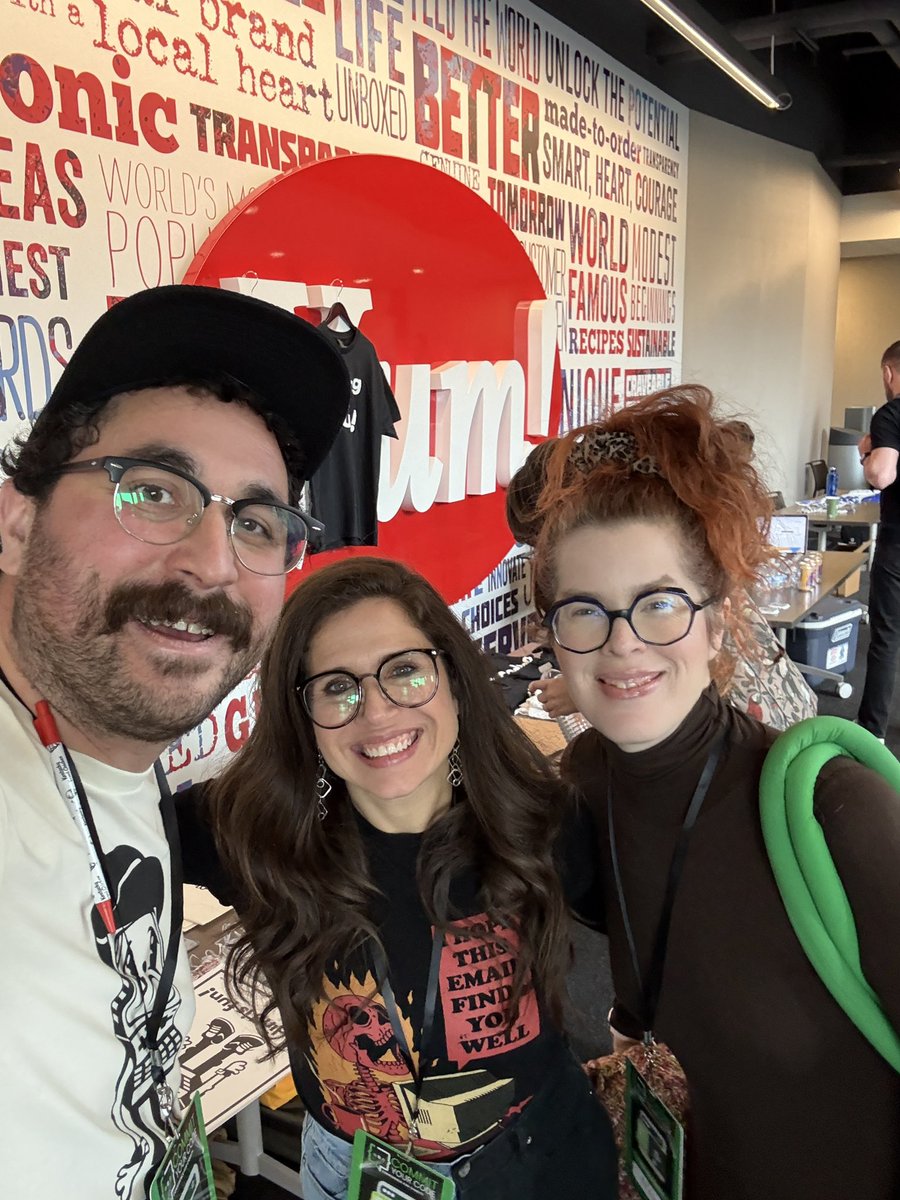 RoxanaCodes's tweet image. Good morning! I am surrounded by the most amazing people. ❤️❤️❤️
The speakers are *stacked* and I am learning so much.
Day two #CommitYourCode - here we go!