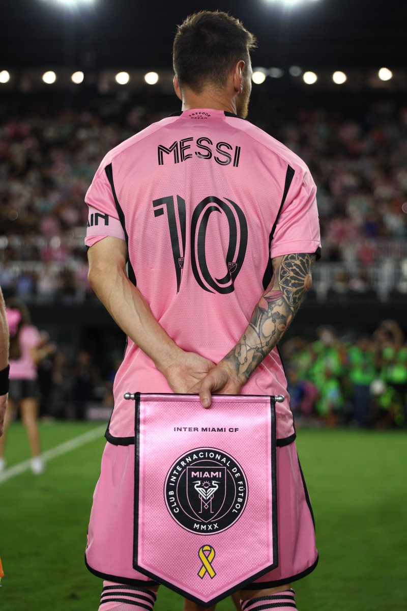 _BeFootball's tweet photo. 🚨 𝗢𝗙𝗙𝗜𝗖𝗜𝗘𝗟 !

Lionel Messi 🇦🇷 a été sacré 𝗠𝗩𝗣 𝗱𝗲 𝗹’𝗮𝗻𝗻𝗲́𝗲 𝟮𝟬𝟮𝟰 𝗲𝗻 𝗠𝗟𝗦 ! 🔥

La Pulga  en championnat 🇺🇸 cette saison :
👕 𝟮𝟮 𝗺𝗮𝘁𝗰𝗵𝘀
⚽️ 𝟮𝟭 𝗯𝘂𝘁𝘀
🎯 𝟭𝟴 𝗽𝗮𝘀𝘀𝗲𝘀 𝗱𝗲́𝗰𝗶𝘀𝗶𝘃𝗲𝘀 https://t.co/ymxfznALa1