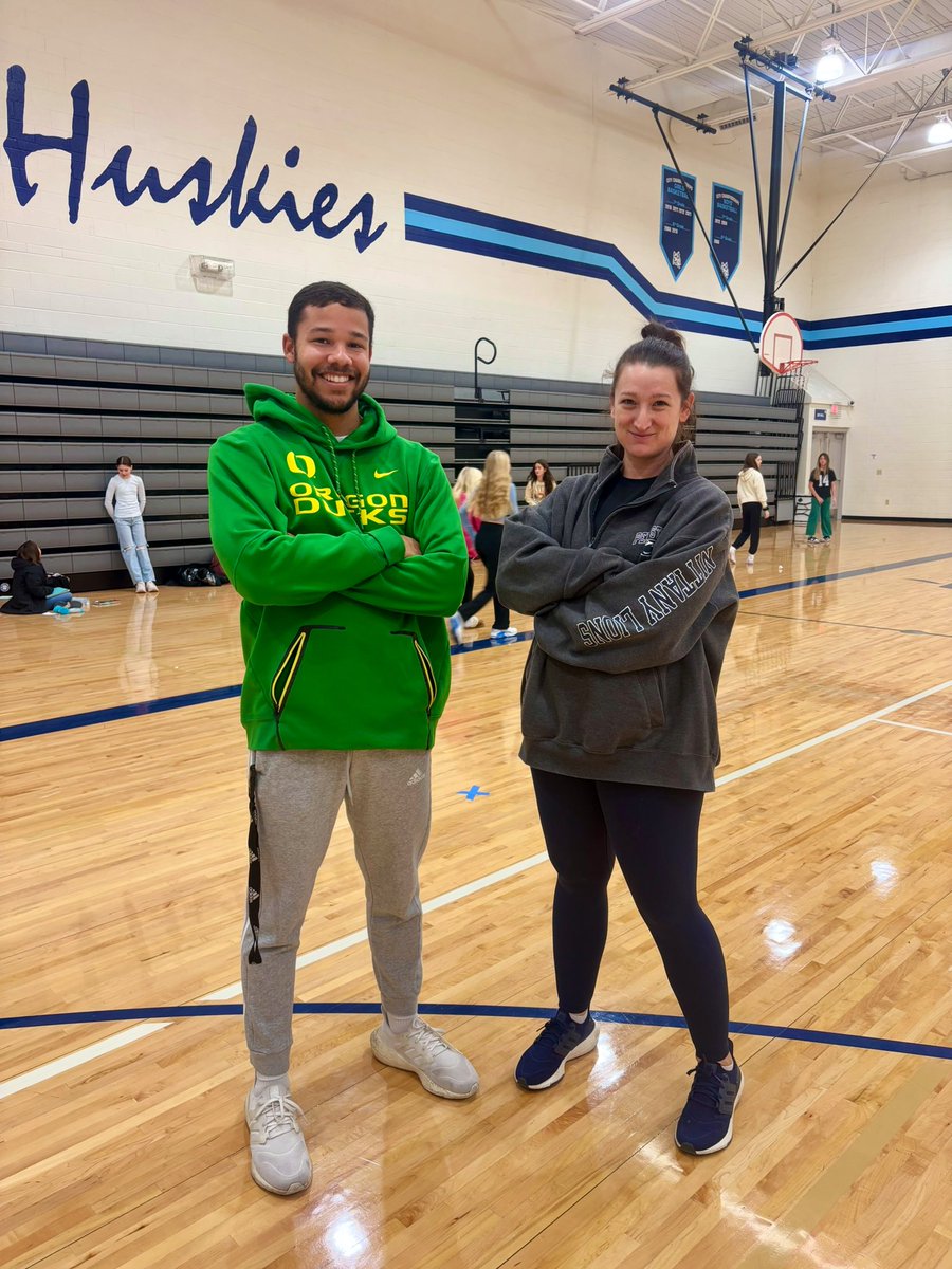 It’s a showdown in the PE department. Ready for the big ten football championship game! <a href="/PennStateFball/">Penn State Football</a> vs <a href="/oregonfootball/">Oregon Football</a> 🏈 <a href="/CoachScott27/">Noah Scott</a>