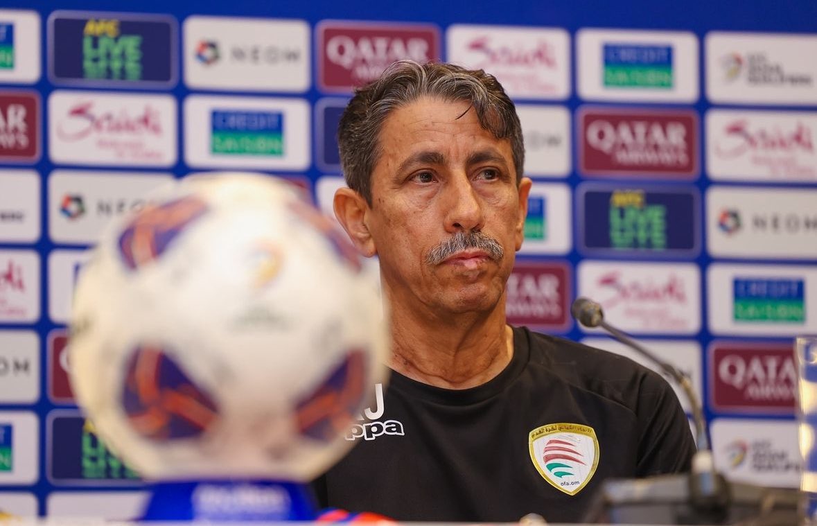بوجهة نظري..

تصريحات مدرب منتخب عمان أقل ما يقال عنها كارثية
كمية انهزامية غير طبيعية للأسف، كل تصريح أسوا من الثاني

صحيح أن هذا حال الكرة العمانية، ولكن أنت الآن تنافس على التأهل للمونديال وعلى خليجي، اللاعبين بعد تصريحاتك وش ردة فعلهم؟ المفترض أجلت هذا التصريح لوقت آخر!
