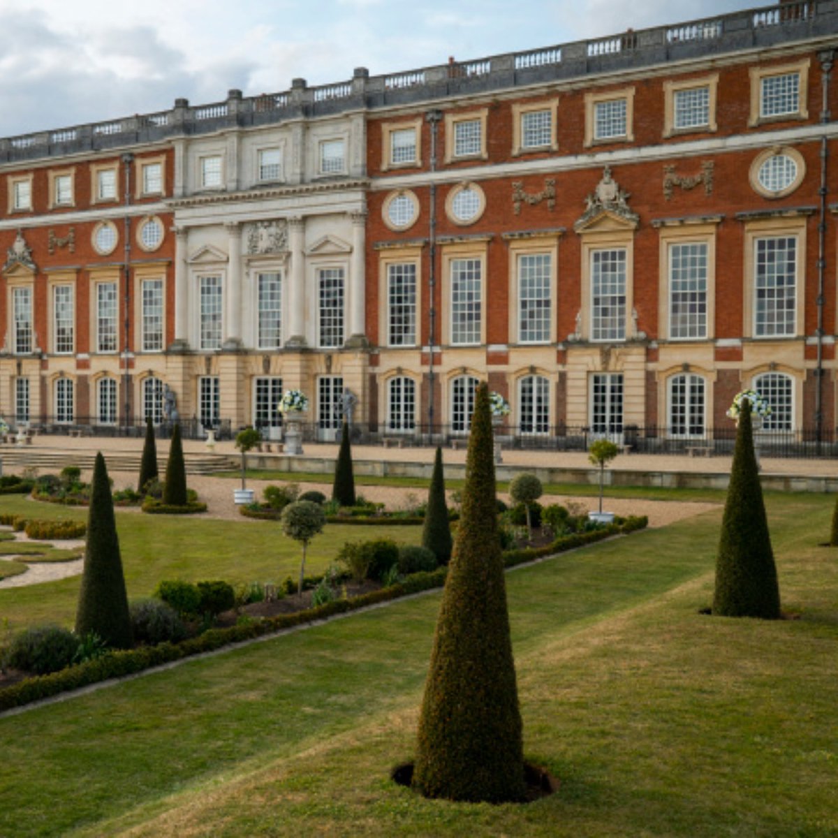 Historic Royal Palaces (@hrp_palaces) on Twitter photo ๐ฃ Due to adverse weather, <a href="/HillsCastle/">Hillsborough Castle and Gardens</a>, Kensington Palace and Hampton Court Palace will be closed on Saturday 07 December. This includes closure of the Festive Fayre and Home Park.
Ticket holders will receive an email with rebooking and refund information. ๐ฃ Due to adverse weather, <a href="/HillsCastle/">Hillsborough Castle and Gardens</a>, Kensington Palace and Hampton Court Palace will be closed on Saturday 07 December. This includes closure of the Festive Fayre and Home Park.
Ticket holders will receive an email with rebooking and refund information.