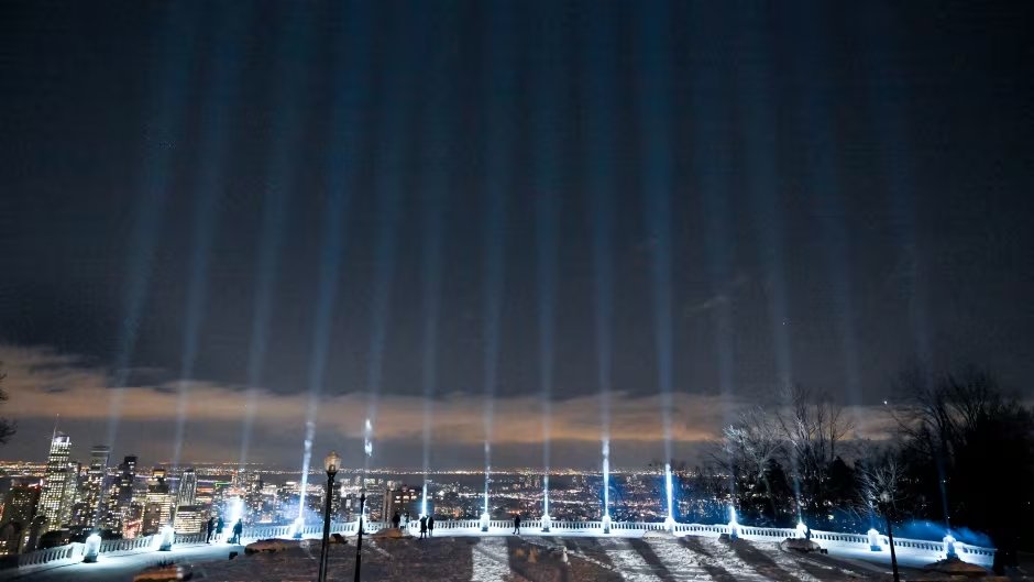 GlobalView_RB's tweet image. Today marks 35 years since the tragic École Polytechnique massacre. We remember the 14 women whose lives were cut short. A 15th beam of light joins 14 others in Montreal, honoring all women lost to violence. Let&apos;s continue the fight against gender-based violence. #RememberDec6