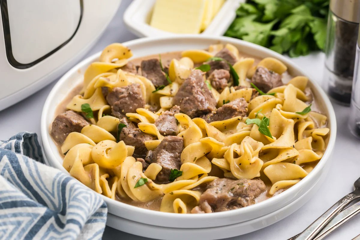 With chunks of tender beef, soft egg noodles and a dreamy gravy to cover it all, this Crock Pot Beef and Noodles recipe is the ultimate comfort food!

RECIPE: savoryexperiments.com/crock-pot-beef…