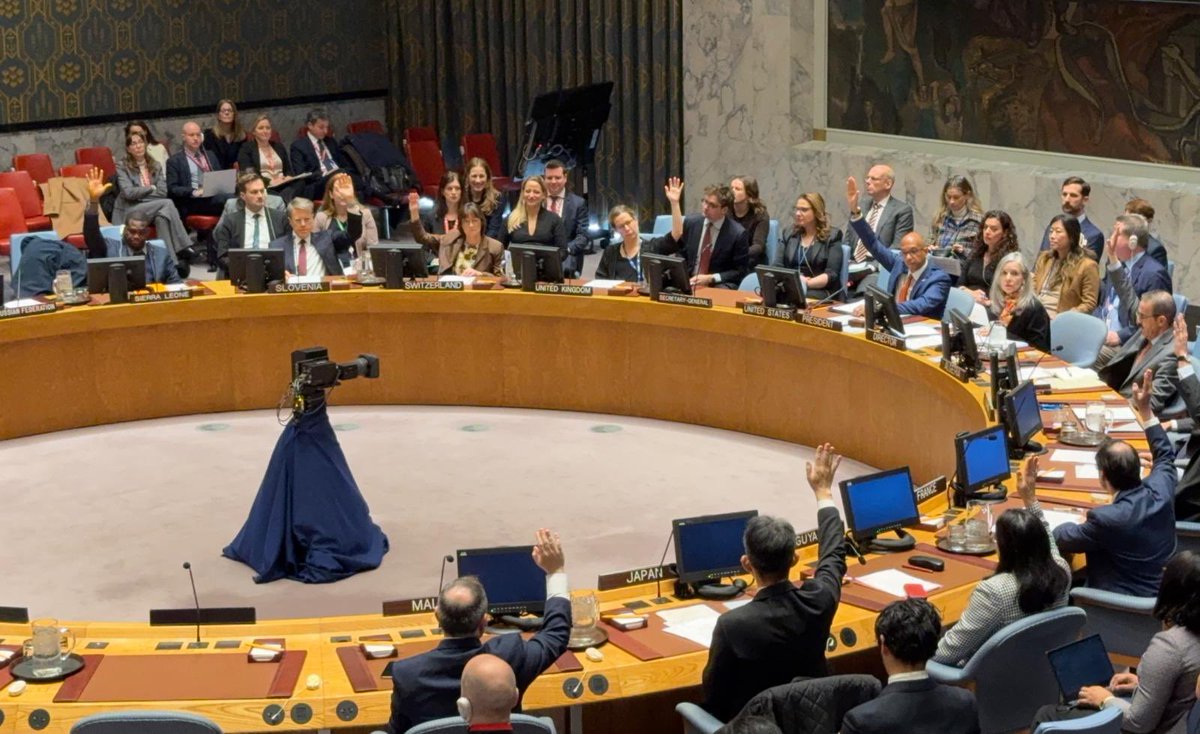 #UNSC | The Security Council unanimously adopted a resolution led by🇨🇭&amp; 🇺🇸, enabling access to humanitarian aid for those in need despite #UN sanctions.

This progress underscores #Switzerland’s enduring commitment to protecting #civilians &amp; supporting #humanitarians.

ℹ️