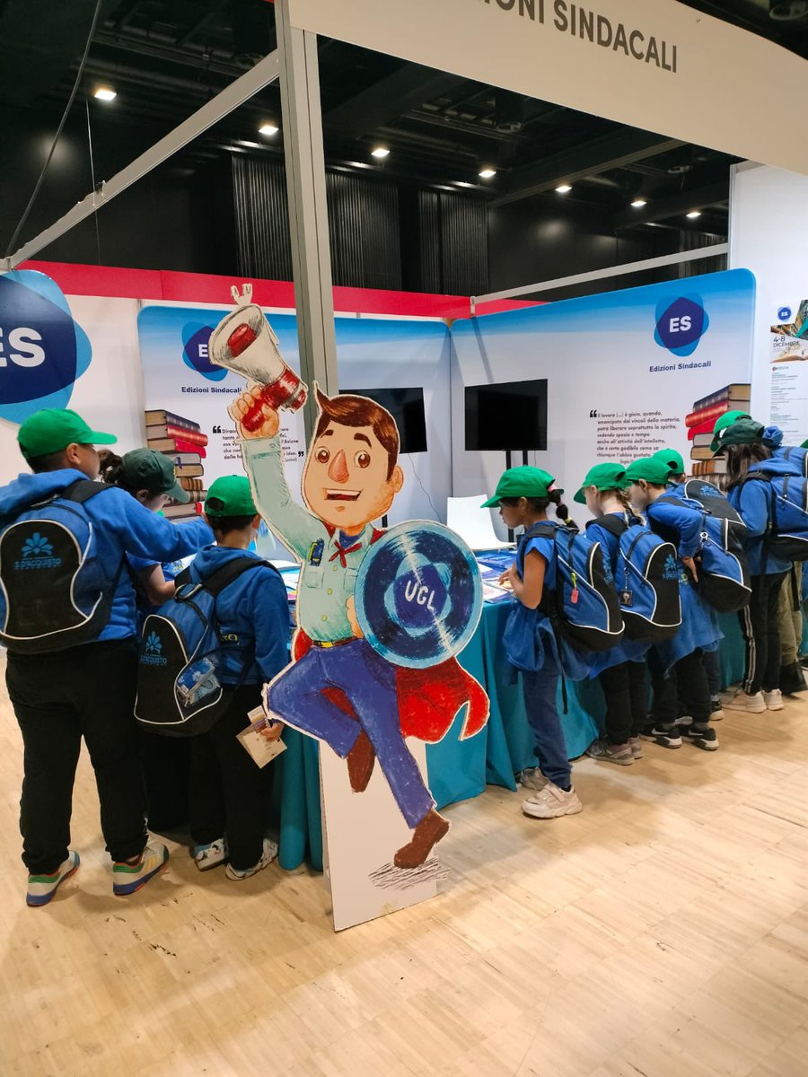 fpcapone's tweet photo. 👩🏻‍🏫«Avete capito quindi chi è il sindacalista?».
👦🏻«Io si, è un avvocato dei lavoratori!! ».
500 copie di “Un lavoro da supereroe. Le avventure di Ugo il sindacalista” distribuite alle scolaresche. 
Già questo vale essere a “@piulibri24” per @EdizioniR!

🇮🇹 #Italia #UGL @UGLConf https://t.co/d2bXlESaF0
