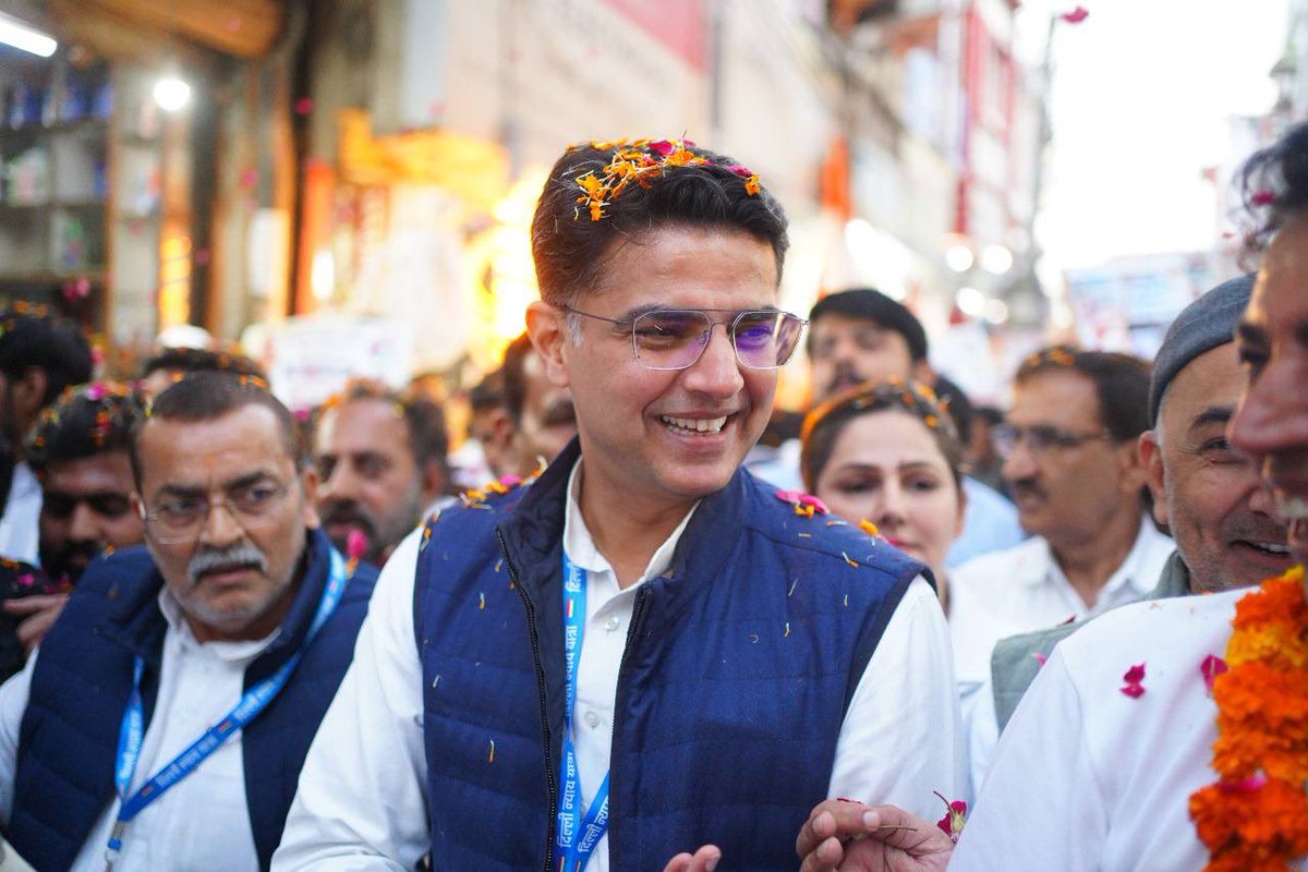 SachinPilot's tweet photo. #दिल्ली_न्याय_यात्रा को मिल रहा
जनसमर्थन और आशीर्वाद अपार...

कांग्रेस की जनकल्याणकारी योजनाओं पर विश्वास जताएंगे✋️

दिल्ली कांग्रेस अध्यक्ष @devendrayadvinc जी के नेतृत्व में आयोजित #दिल्ली_न्याय_यात्रा में सम्मिलित हुआ। दिल्ली कांग्रेस प्रभारी @qazinizamuddin जी और सांसद @RajaBrar_INC जी भी साथ रहे। 

@kcvenugopalmp @INCDelhi