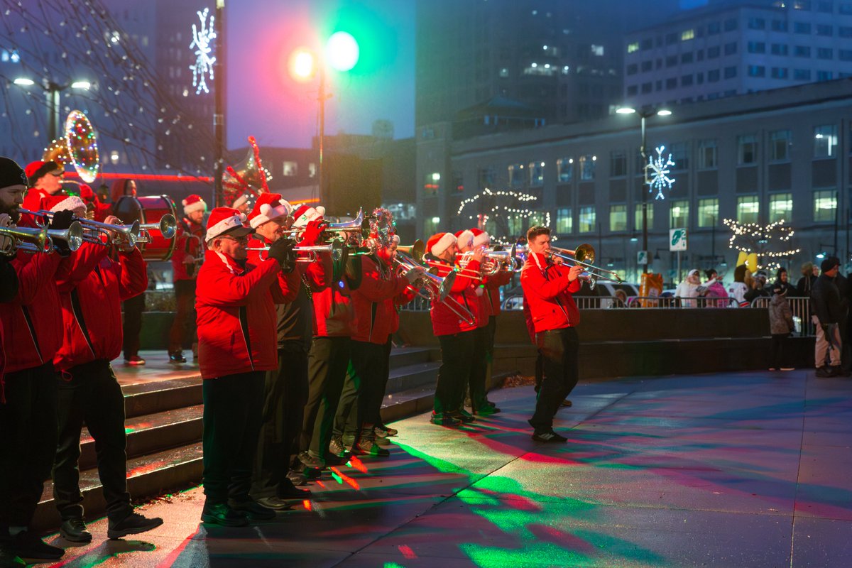 CityRochesterNY's tweet photo. It’s nearly time to kick off the holiday season with magic and memories! Join us tomorrow at 5 p.m. for the Lighting of the Liberty Pole and Parade to ROC Holiday Village.

Learn more: https://t.co/MBeWetlC0V https://t.co/FyNKNtpupk