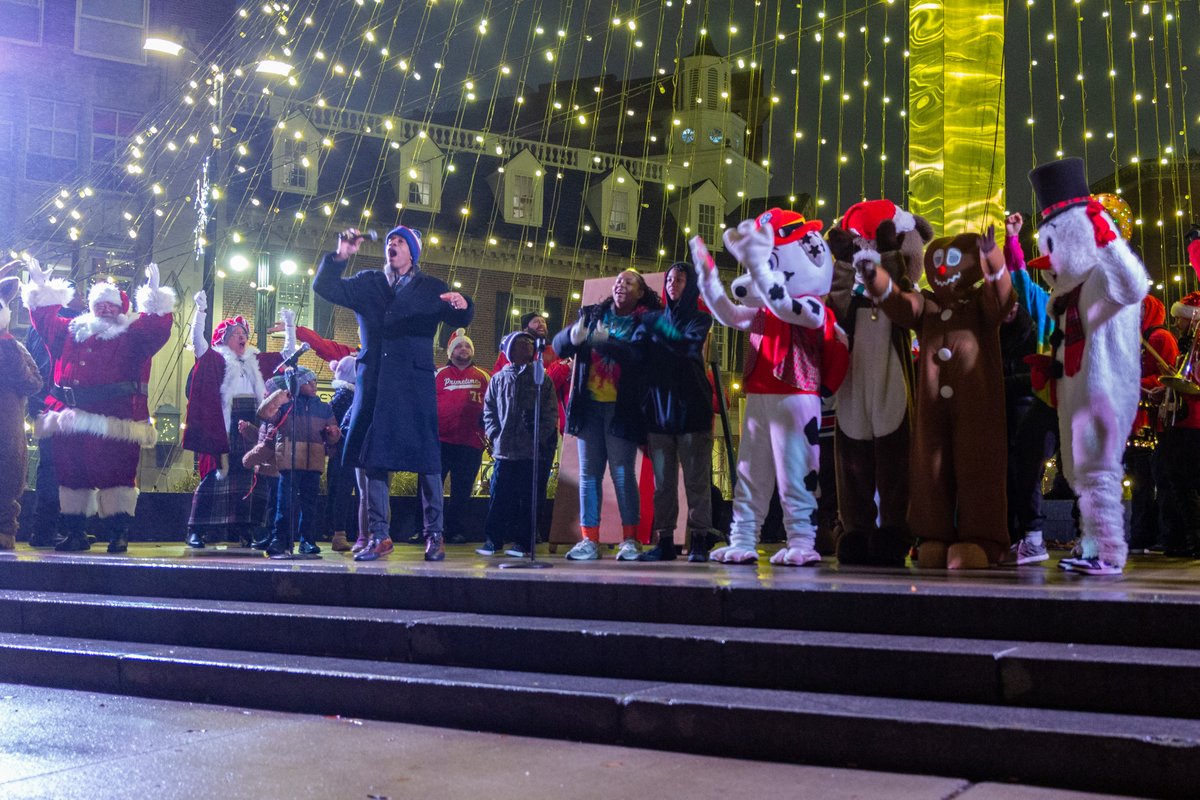 CityRochesterNY's tweet photo. It’s nearly time to kick off the holiday season with magic and memories! Join us tomorrow at 5 p.m. for the Lighting of the Liberty Pole and Parade to ROC Holiday Village.

Learn more: https://t.co/MBeWetlC0V https://t.co/FyNKNtpupk