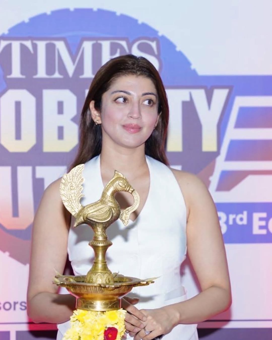 GeIDyltWgAAWgQ-?format=jpg&name=large