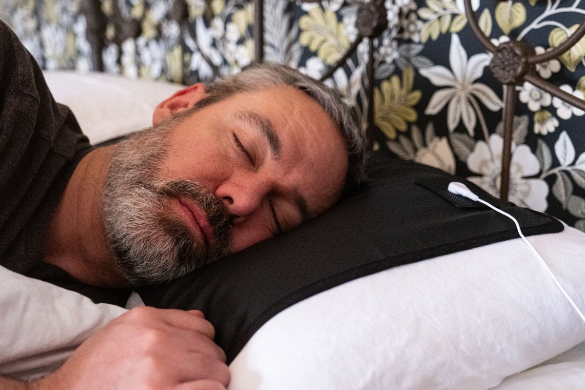 HealthyGrounded's tweet photo. Indoor grounding products like the Earthing Pillow Cover are another way to connect. A grounded sleep stabilizes the body, powerfully supporting all the regenerative activity taking place. 

Read more in our latest blog entitled: The Luxury of Sleep.

https://t.co/wzAKVNkyXI https://t.co/jELc9aQtox