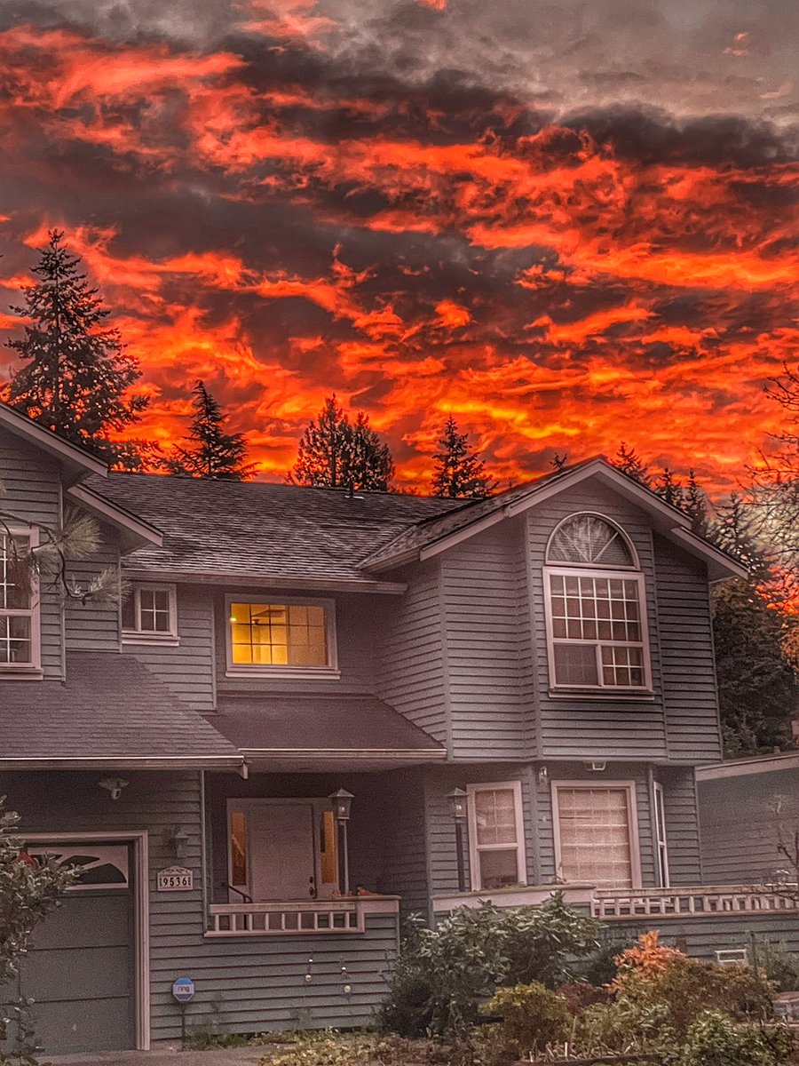 GaryNPeltz's tweet photo. Best sunrise of the year?
@KSeattleWeather 
@NWSSeattle 
@ShannonODKOMO https://t.co/IsKW0DzYX0