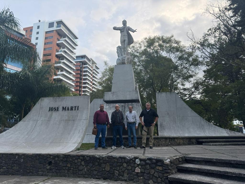 Desde la Ciudad Guatemala le rendimos tributo a nuestro Heroe Nacional José Martí, en la Ave. Las Américas.
#SanctiSpiritusEnMarcha
<a href="/AlexisLorente74/">Alexis Lorente Jiménez</a> 
<a href="/amppcab/">AsambleaCabaiguán</a> 
<a href="/Cubapetroleo1/">CUPET</a> <a href="/DeivyPrezMartn1/">Deivy Pérez Martín</a> <a href="/DiazCanelB/">Miguel Díaz-Canel Bermúdez</a> 
@