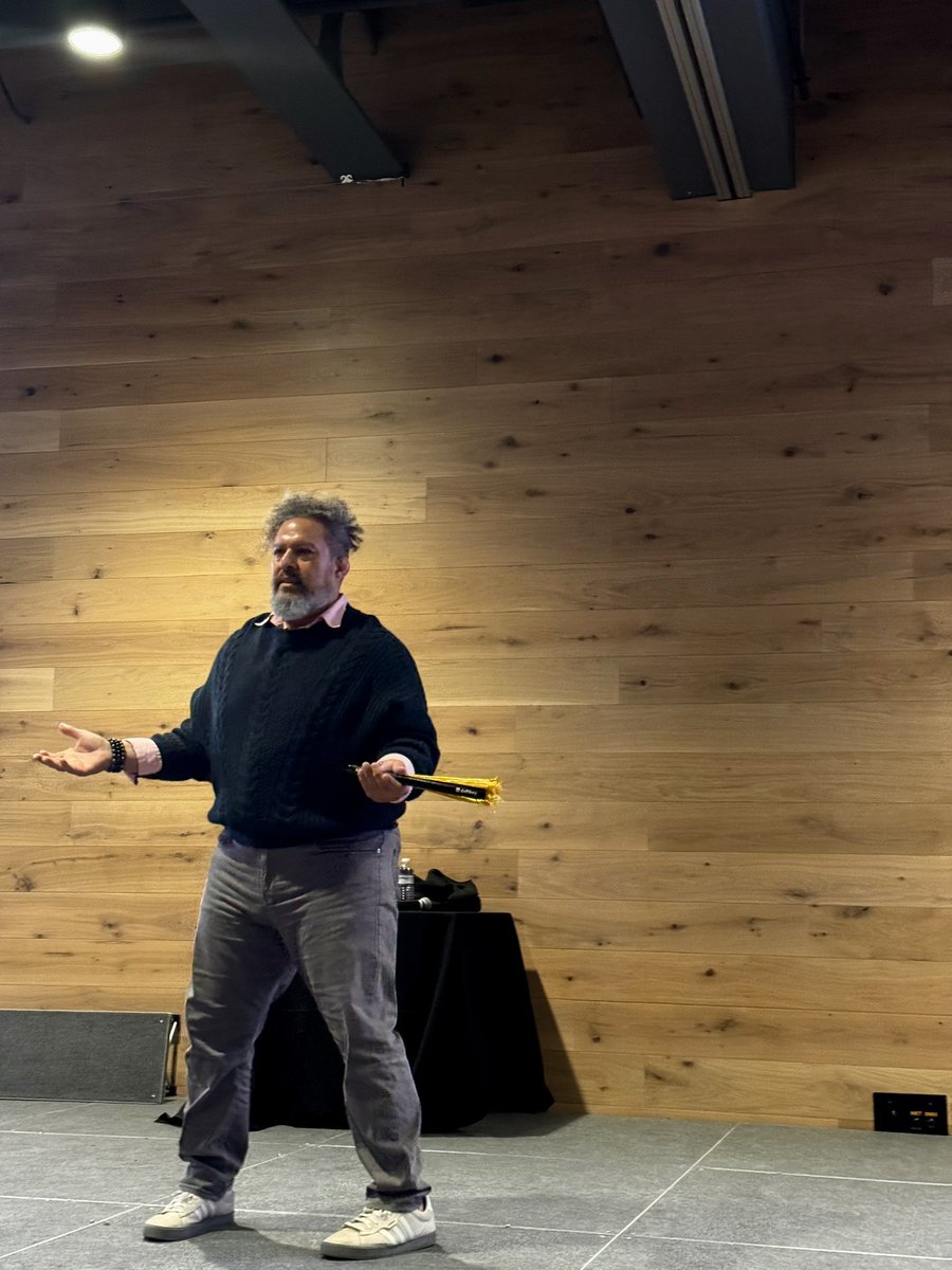 Starting off with a keynote by <a href="/elchefe/">tim is different now🥰</a>! Loved hearing what he had to say