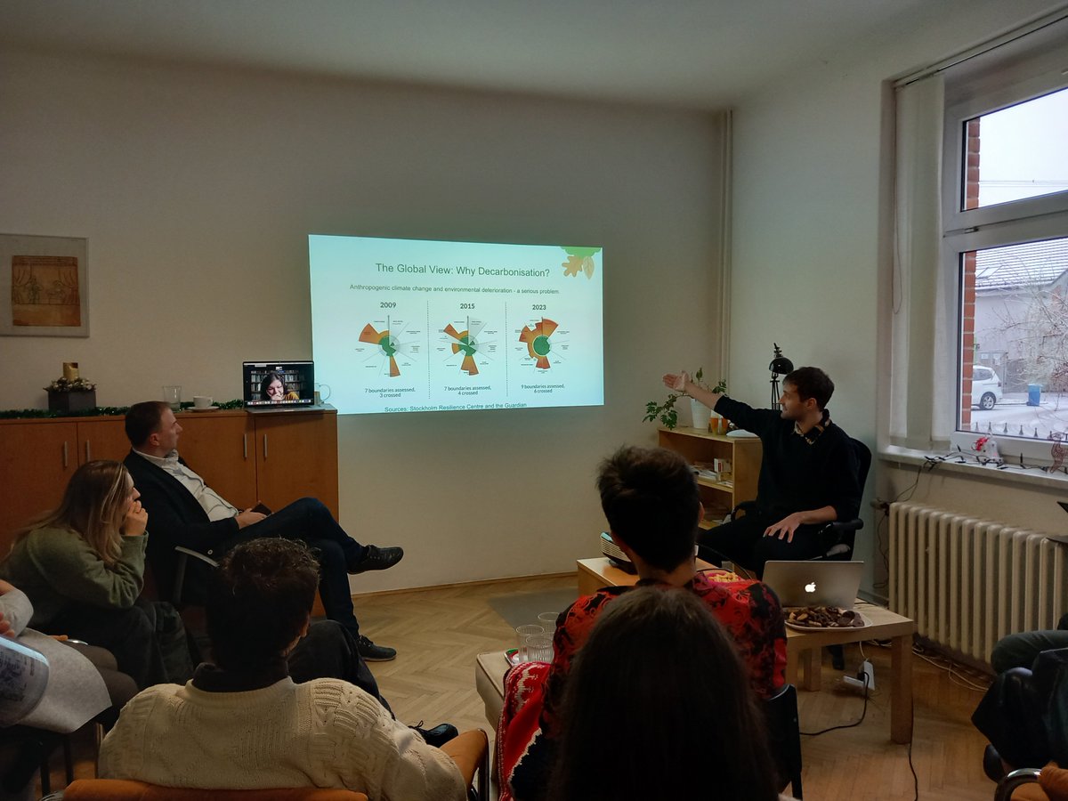 CELSI_Ba's tweet image. At the December&apos;s CELSI Frontiers Seminar, our new #DEEPLAB research project (Deep decarbonisation of high emission industries and labour market in Slovakia) was introduced by researchers Monika Martišková and Jakub Barszcz.

More at: celsi.sk/en/events/even…