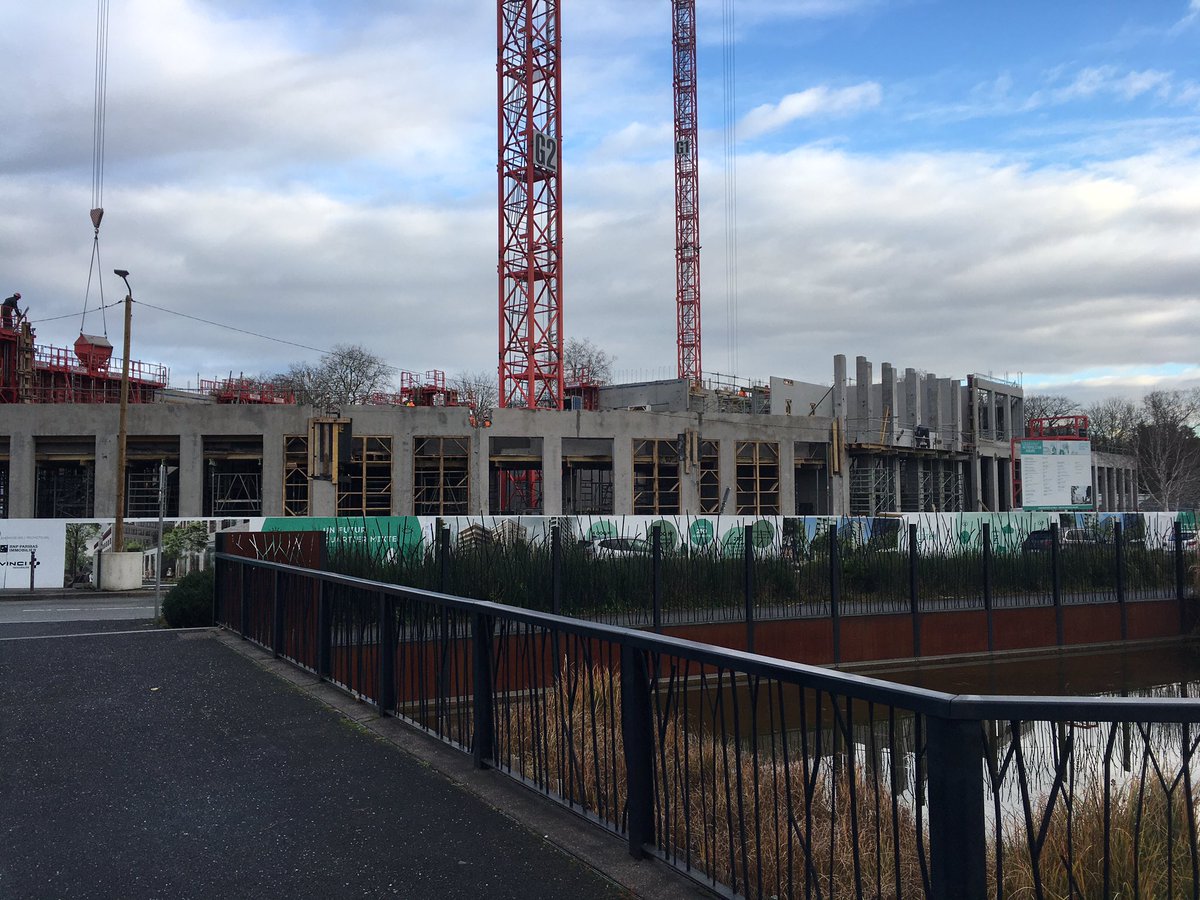 lille_en_grand's tweet photo. Au nouveau quartier #MetropolitanSquare à #Euralille, le 1er bâtiment (le futur siège de @RTE_nord) commence à sortir de terre. Un chantier à suivre… #Lille https://t.co/2RI8kIAwOq