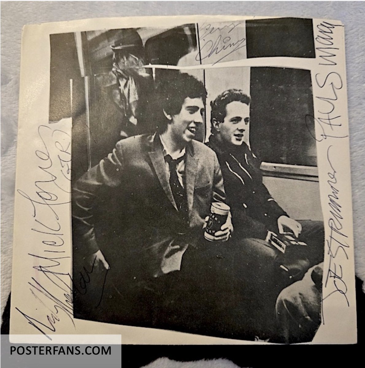 Posterfans_com's tweet photo. Signed Clash single available for sale on https://t.co/0c9pYcSiZk https://t.co/dCPl9h3Kl5 https://t.co/iRMecSnf4n