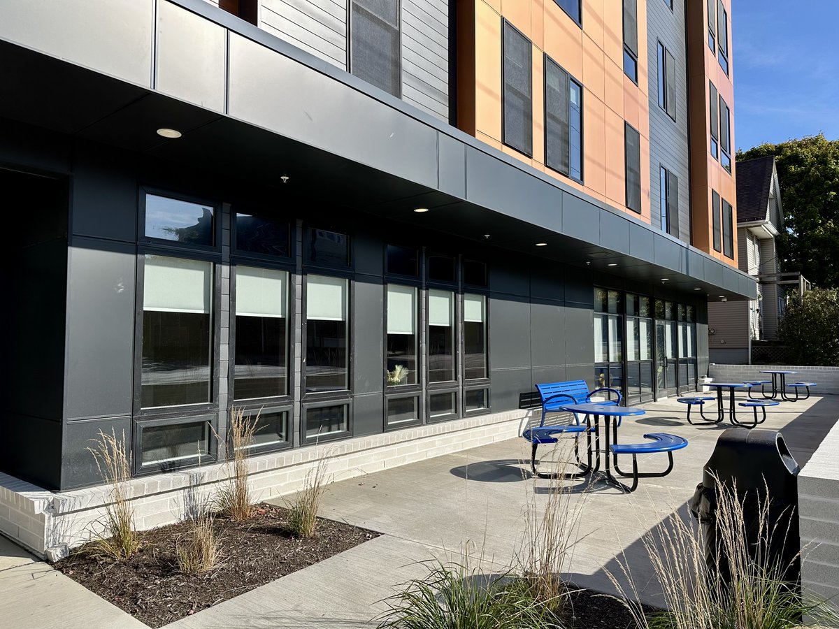 LaminatorsInc's tweet image. Project Spotlight on Woodhill Centre East in Cleveland, OH!

Omega-Lite® colors bring vibrant accents to this multifamily project, adding striking visual appeal and depth!

#ACM #ACMcladding #laminatorsinc #laminatorsincorporated #USAmanufacturing