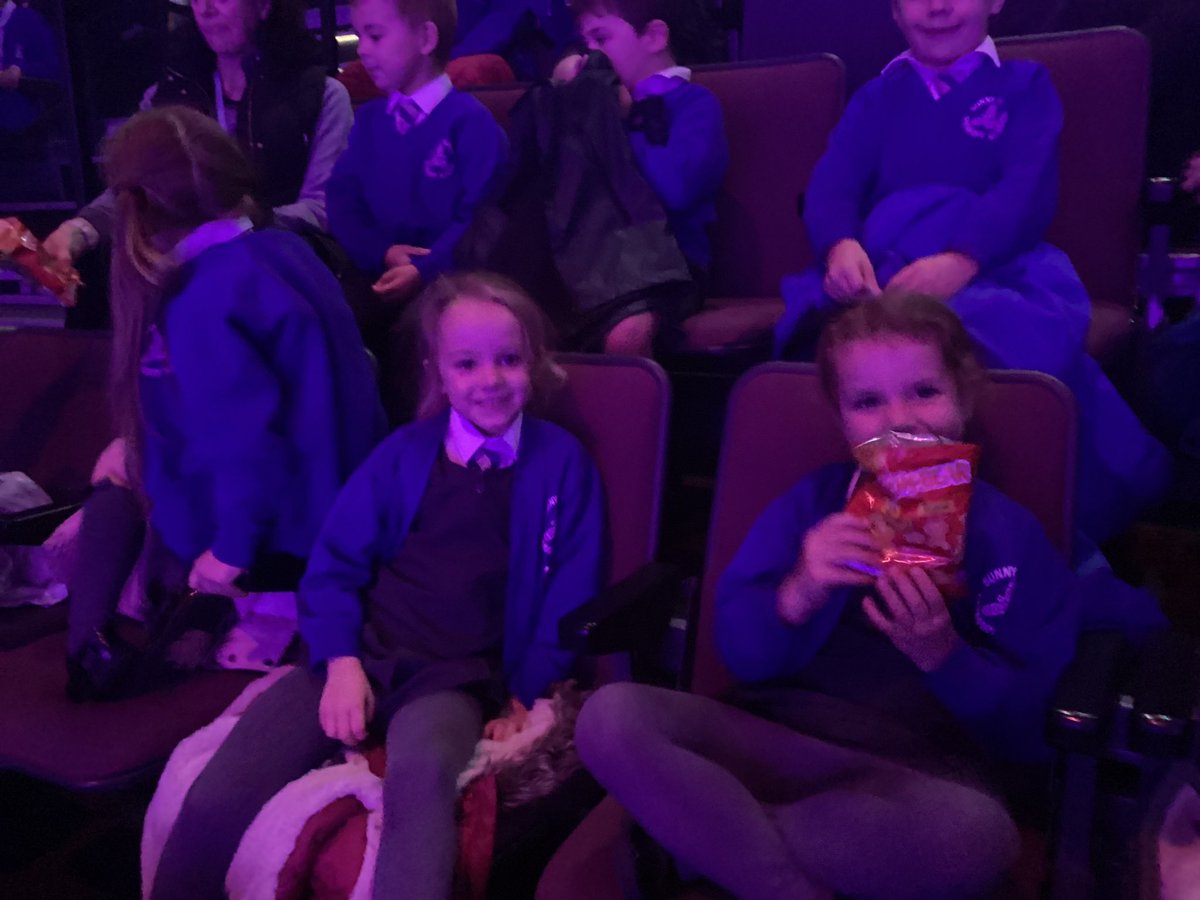 sunnybankschool's tweet photo. ⭐️YEAR 1⭐️ We had lots of fun at our Christmas Panto this afternoon! 🤩🎄🎅 https://t.co/7G5jur8Xau