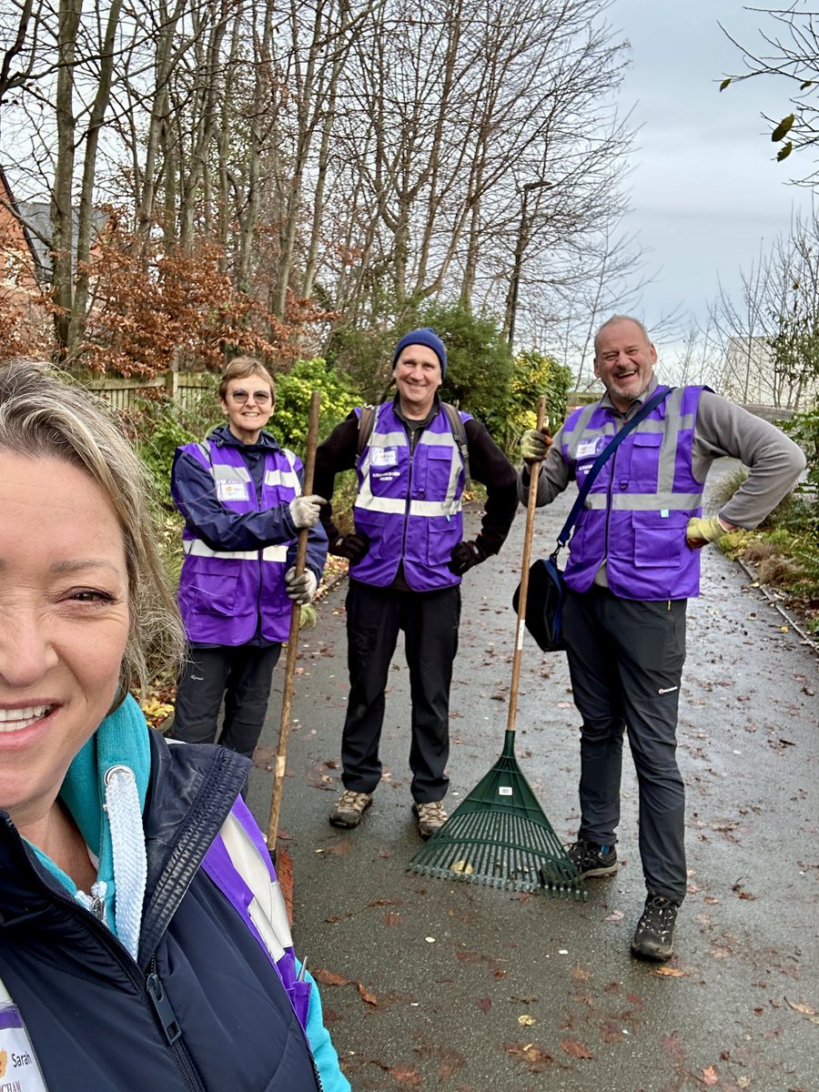 This morning, with a soulful Christmas backing track thanks to <a href="/SpotifyUK/">Spotify UK & Ireland</a> we had a pleasant time replanting the railing planters by the Interchange/Cycle Hub with Spring bulbs &amp; winter bedding. Then we swept leaves from the Four Seasons Walkway footpath.

open.spotify.com/track/0EYrscE1…