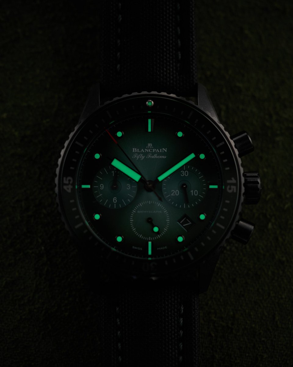 baldassarreted's tweet photo. Featuring a sunray brushed green dial and a ceramic bezel and case, Blancpain’s Bathyscaphe Chronograph Flyback manages to resist the bulk typically associated with the diver chronograph category — especially considering its flyback functionality.
#Blancpain #Bathyscaphe https://t.co/CPuruC6Z5x