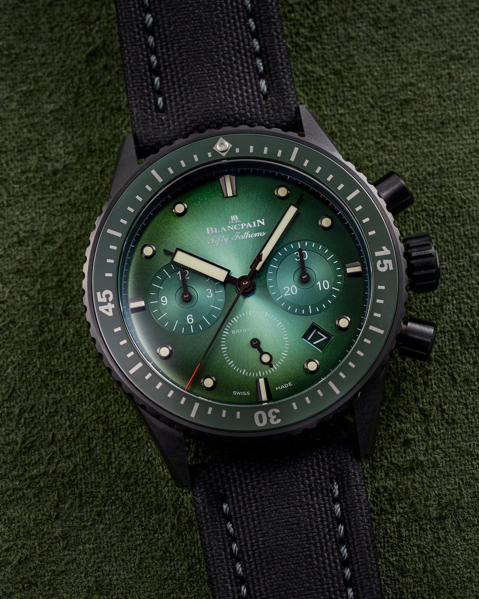 baldassarreted's tweet photo. Featuring a sunray brushed green dial and a ceramic bezel and case, Blancpain’s Bathyscaphe Chronograph Flyback manages to resist the bulk typically associated with the diver chronograph category — especially considering its flyback functionality.
#Blancpain #Bathyscaphe https://t.co/CPuruC6Z5x