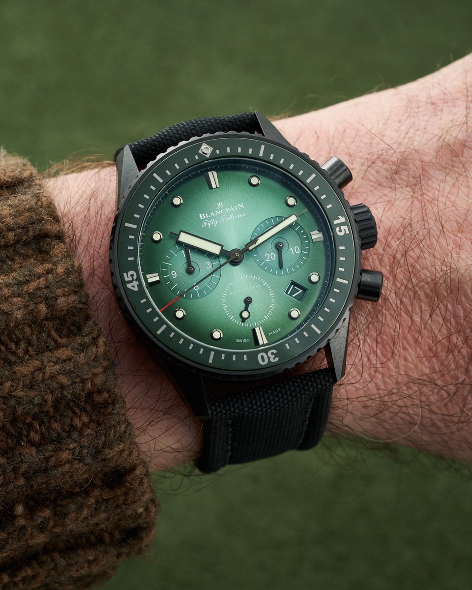 baldassarreted's tweet photo. Featuring a sunray brushed green dial and a ceramic bezel and case, Blancpain’s Bathyscaphe Chronograph Flyback manages to resist the bulk typically associated with the diver chronograph category — especially considering its flyback functionality.
#Blancpain #Bathyscaphe https://t.co/CPuruC6Z5x