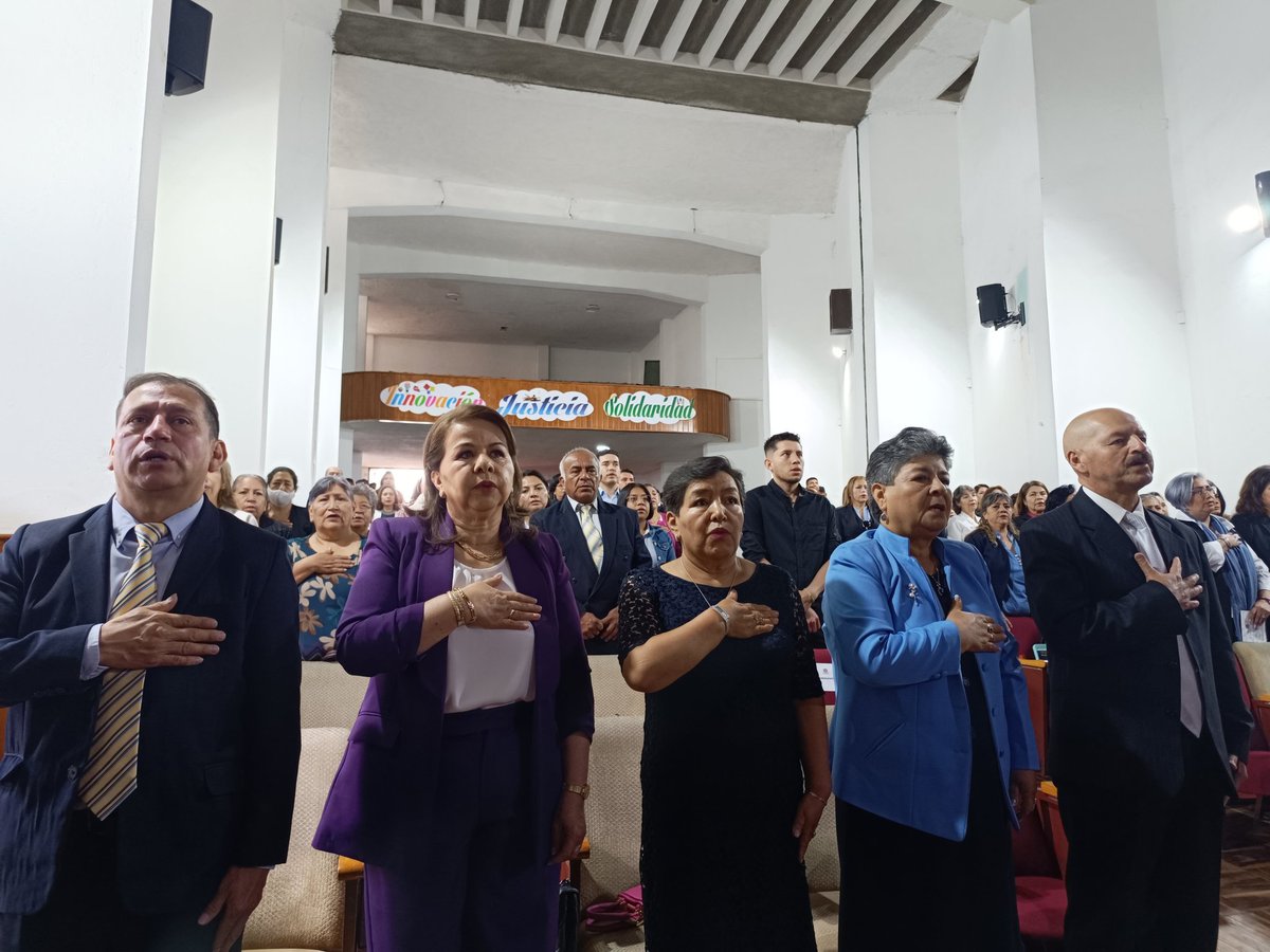 colbeatrizcueva's tweet photo. Nuestra historia es la historia de Loja hoy celebramos 70 AÑOS de fructífera labor educativa en bien de la educación de Loja y del país.
@Educacion_Ec
@DrGuamanAl

#SomosBeatriz
#70BCA
#EmblematicoBCA https://t.co/cg4P1QNCrP