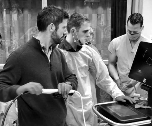 (2/10) Expert clinicians teach 📒

Do expert clinicians teach because they are experts, or are they experts because they teach? 🤔

I believe that teaching is a crucial step in achieving mastery of any craft.

Why?

Teaching forces you to examine your own decision making and
