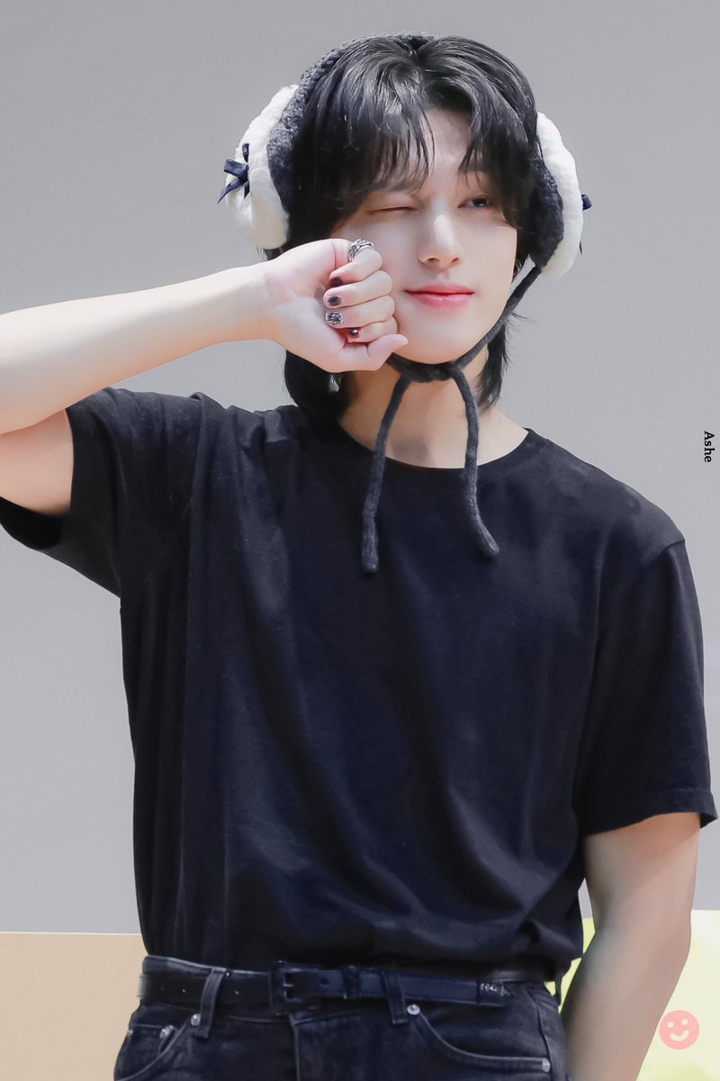 241205 사운드웨이브

윙크 천재 고양이🖤

#에이티즈 #우영 #ATEEZ #WOOYOUNG