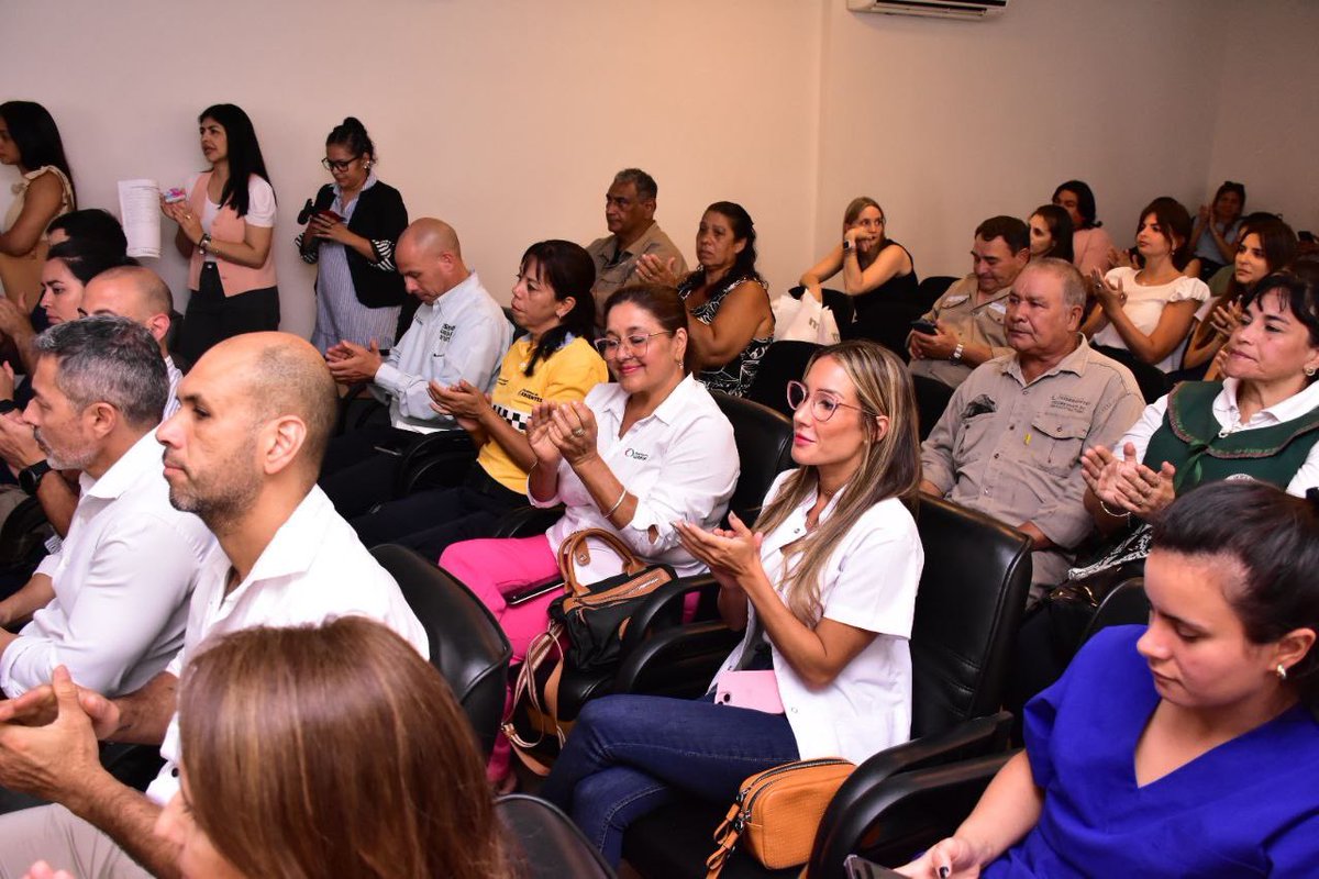 municorrientes's tweet photo. Presentamos #MuniClub, un programa de beneficios para trabajadores municipales 🪪 Más de 5500 agentes y sus familias pueden acceder a descuentos en farmacias, supermercados y comercios 🛍️ Pueden gestionar su credencial y conocer los
comercios adheridos en https://t.co/OcG1zdc8mF https://t.co/u634YKtU84