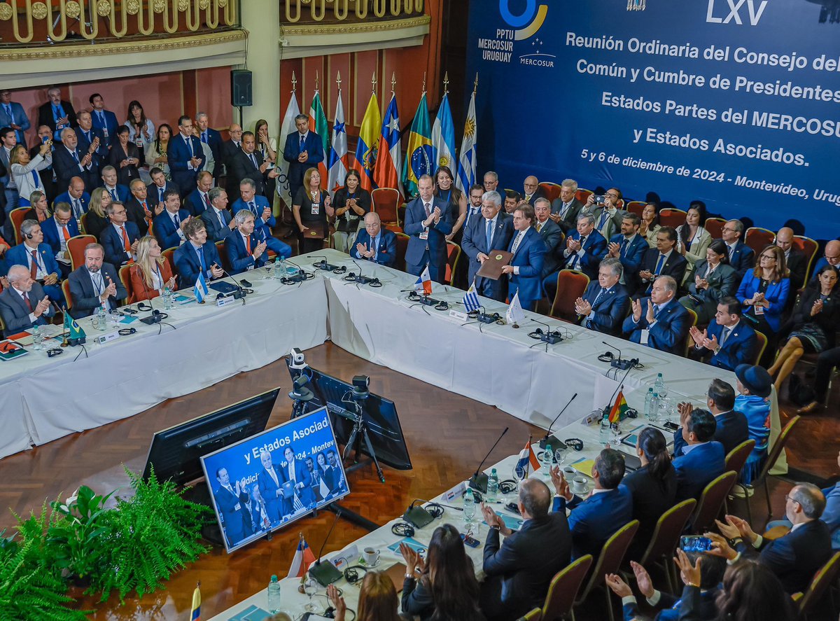 ¡Histórico!
El Mercosur y la Unión Europea alcanzaron un acuerdo de libre comercio tras 25 años de negociaciones. "Esta es una oportunidad", dijo el presidente Lacalle Pou en representación del bloque regional.