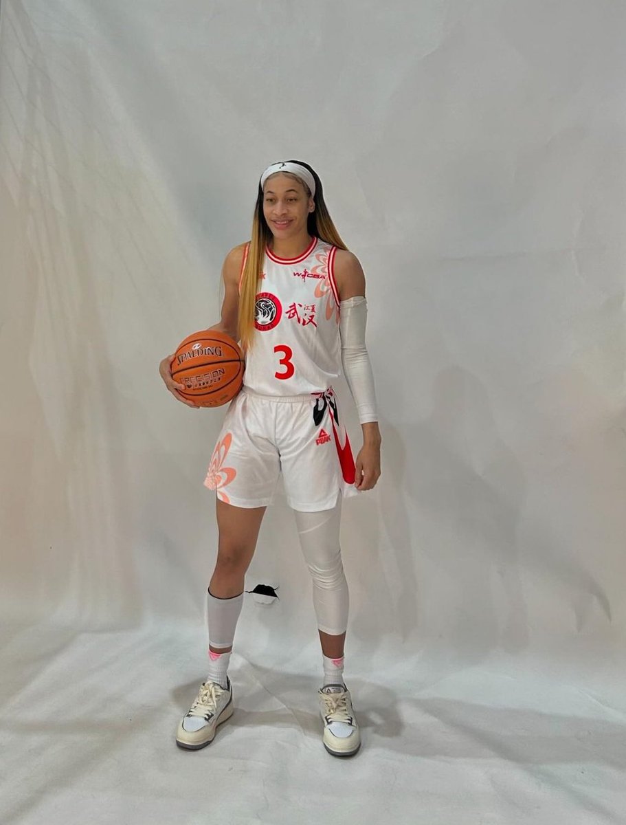 Chennedy Carter’s last four games:

42 PTS | 8 RBS | 7 AST
42 PTS | 14 RBS | 6 AST
35 PTS | 10 RBS | 8 AST
44 PTS | 14 RBS | 3 AST

Carter is averaging (40.8) points, (11.5) rebounds, and (6.0) assists over her last four games! 🤯