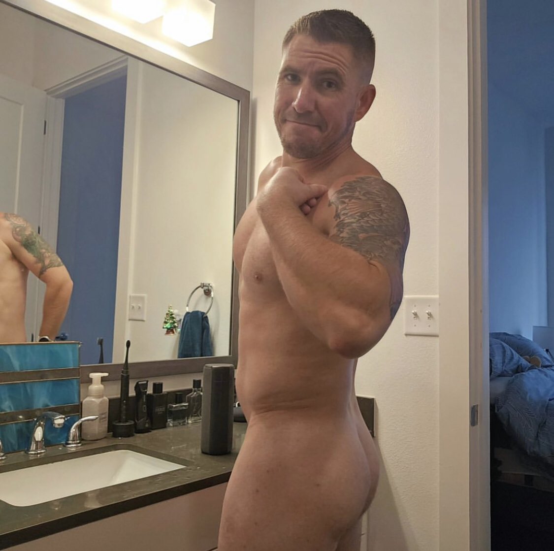 Had a good leg day today, so here’s a happy #humpday post for y’all!!