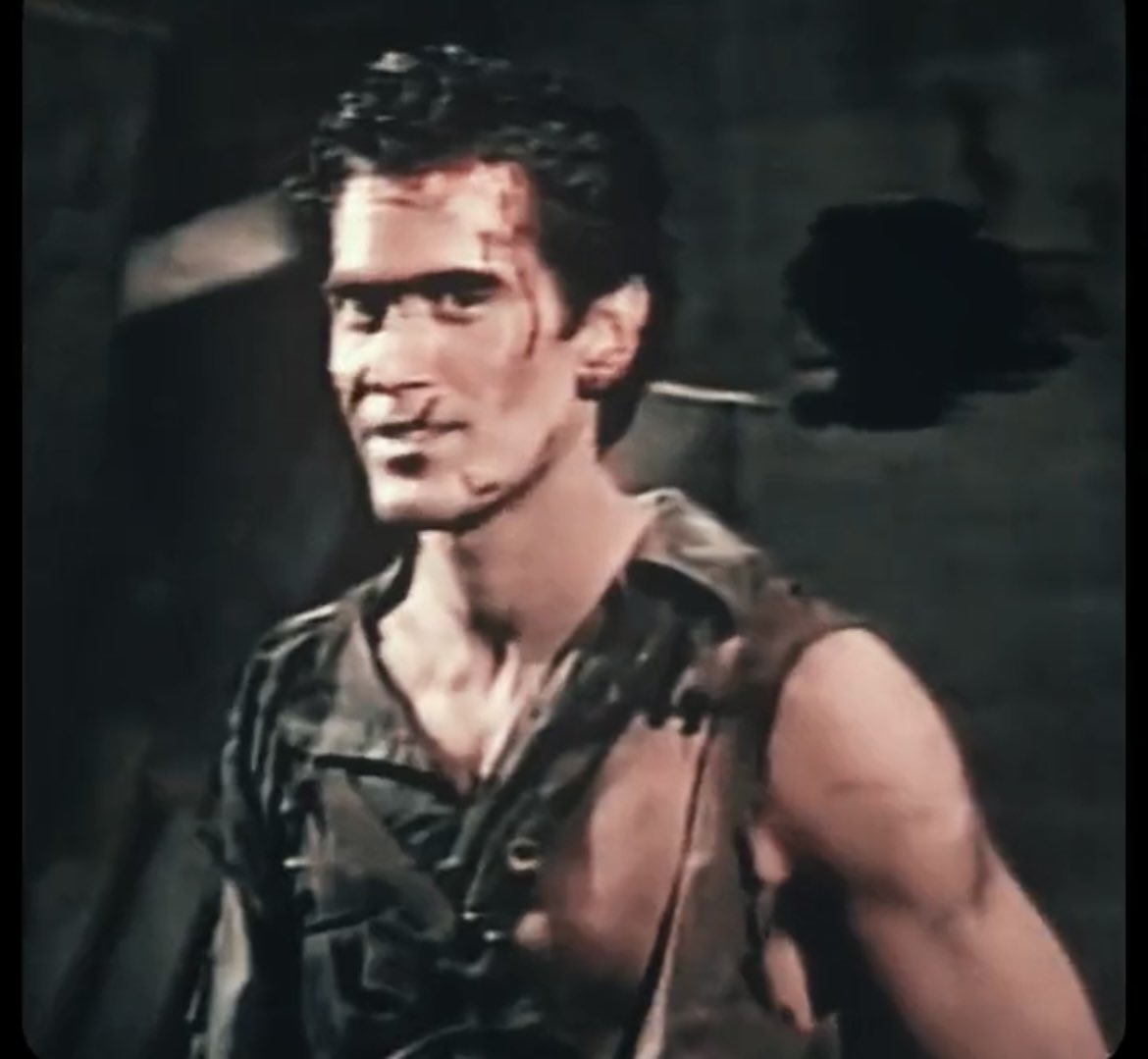 evildeadasss's tweet photo. ash williams save me. save me, ash williams https://t.co/b0CFR3OL6P
