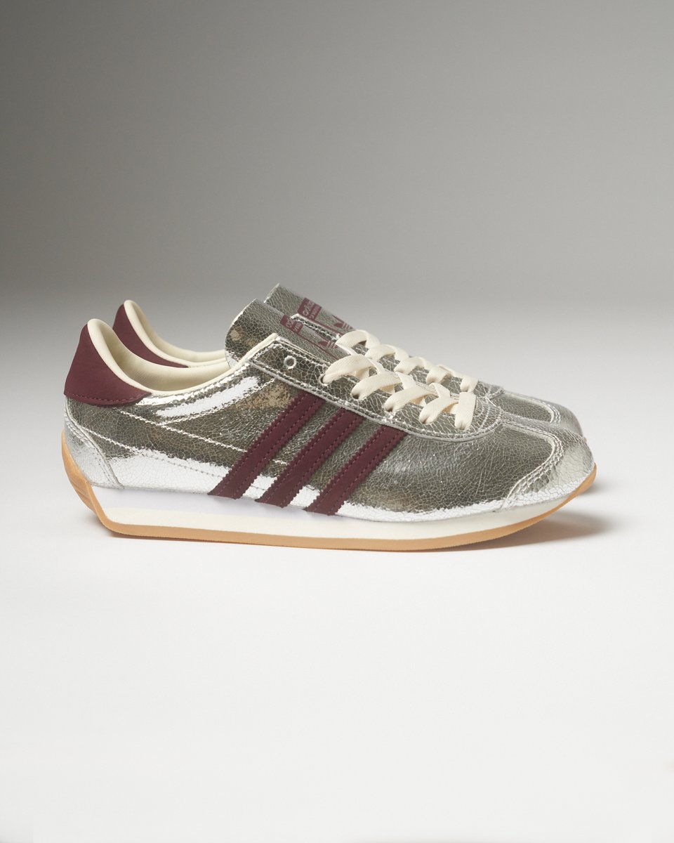 overkillshop's tweet photo. adidas Country OG W ⁠in silver⁠ metallic⁠
Just in time for the festive season and beyond.⁠
⁠
Shop now >> https://t.co/6Vdssjo8Rj https://t.co/ZN169vsDIg