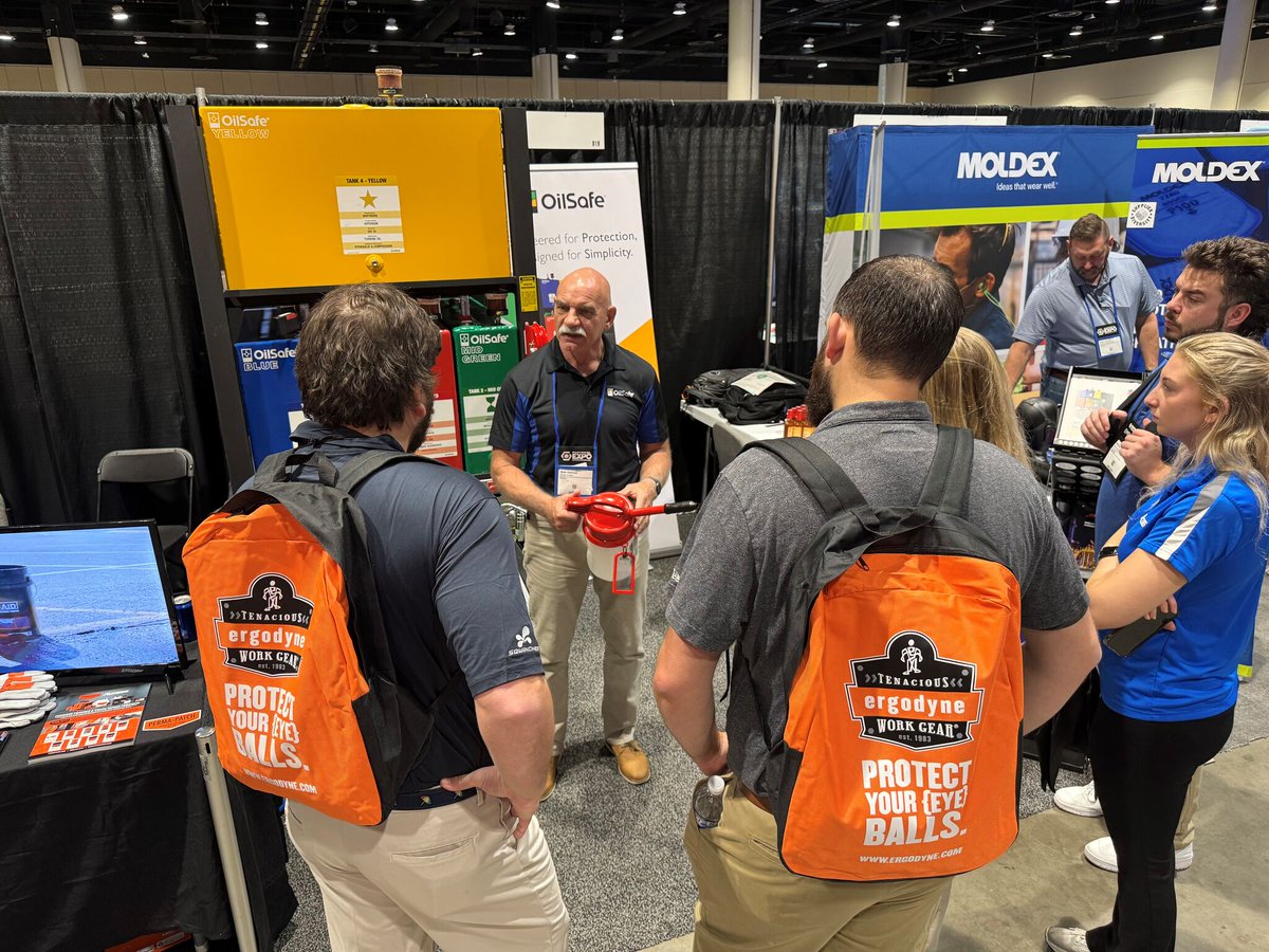 OilSafe_'s tweet photo. Our OilSafe experts enjoyed connecting with attendees and highlighting our solutions at Fastenal's 2024 Expo!

#OilSafe #Fastenal #Collaboration #Networking 
#ReliabilityExperts https://t.co/9YsM8HBEOC