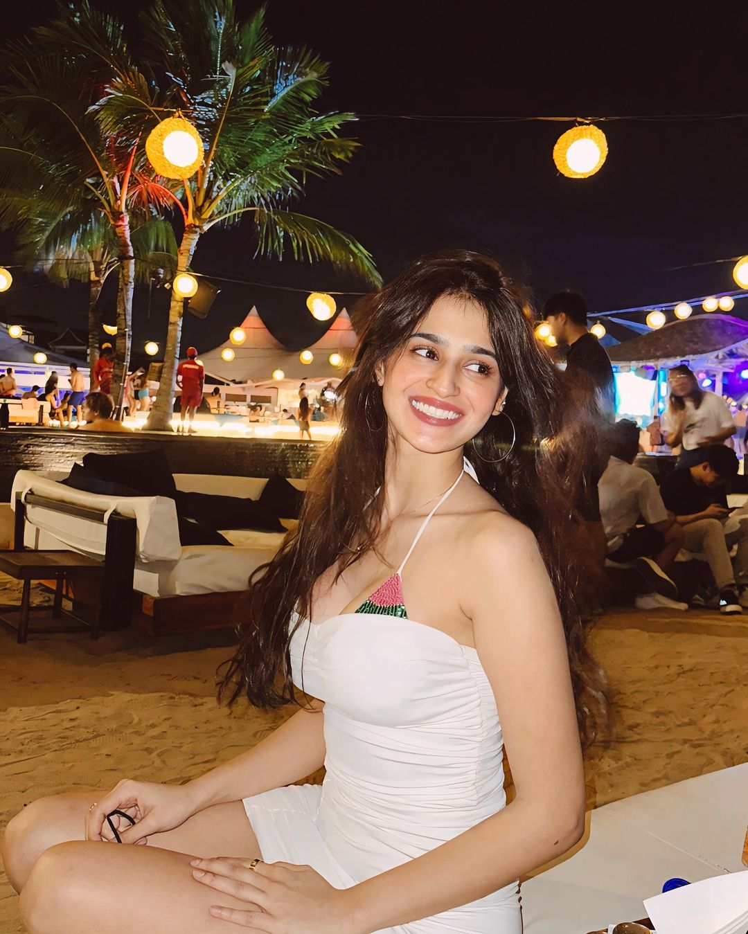 GeIHv4TaAAAfI_7?format=jpg&name=large