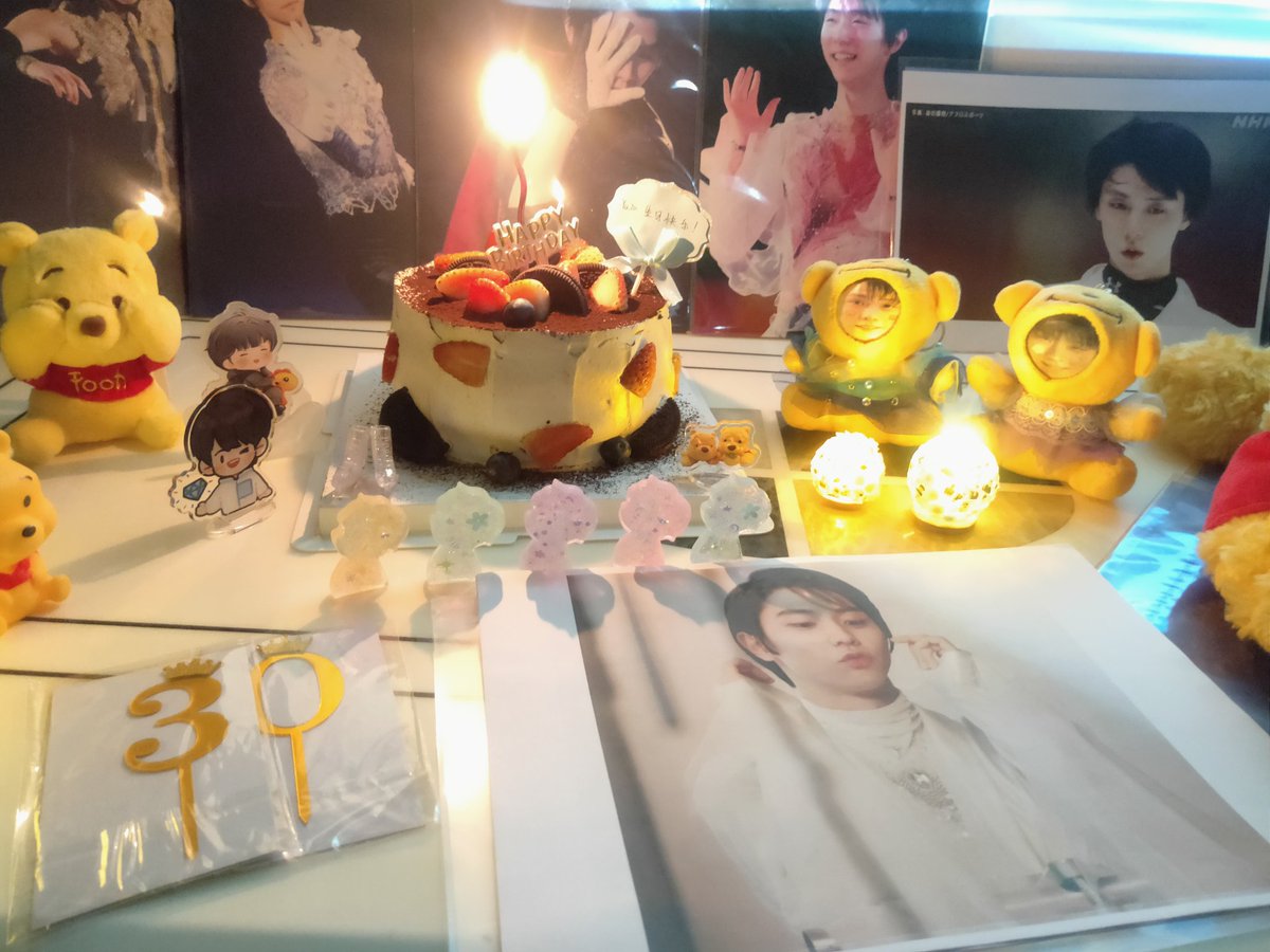 xioxiochn17's tweet photo. 3开头的年代啦,这将会是一个怎么样的十年呢？ 我想一定是也有很多惊喜的十年吧！
羽生选手,生日快乐🎉🎂🎁✨
希望你永远健健康康,一切顺利❤✨
Pro的新赛季加油,也祝Echoes of Life 冰演顺利圆满成功🎉
#羽生結弦誕生祭2024
#羽生結弦30歳誕生祭
#Happy30thBirthdayYuzu 
#羽生結弦
#HANYUYUZURU𓃵 https://t.co/RlLW9UMees