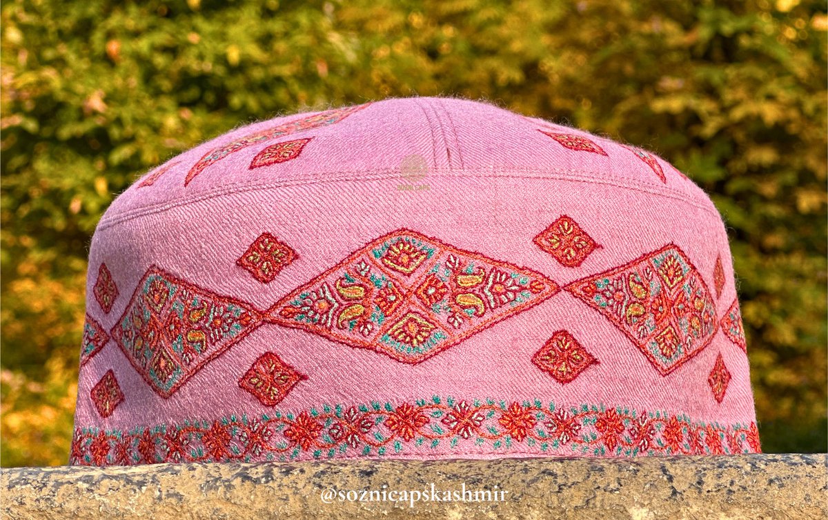 soznicaps's tweet photo. Beyond a product, it’s a connection—Sozni Caps tie you to Kashmir’s art, its heart, and its eternal beauty.

DM/WhatsApp (+919622410442) for order &amp; Queries

#soznicaps #blendingheritagewithstyle #sozniwork #sozni #pashmina #ThreadsOfKashmir https://t.co/AU5XEvWw0X