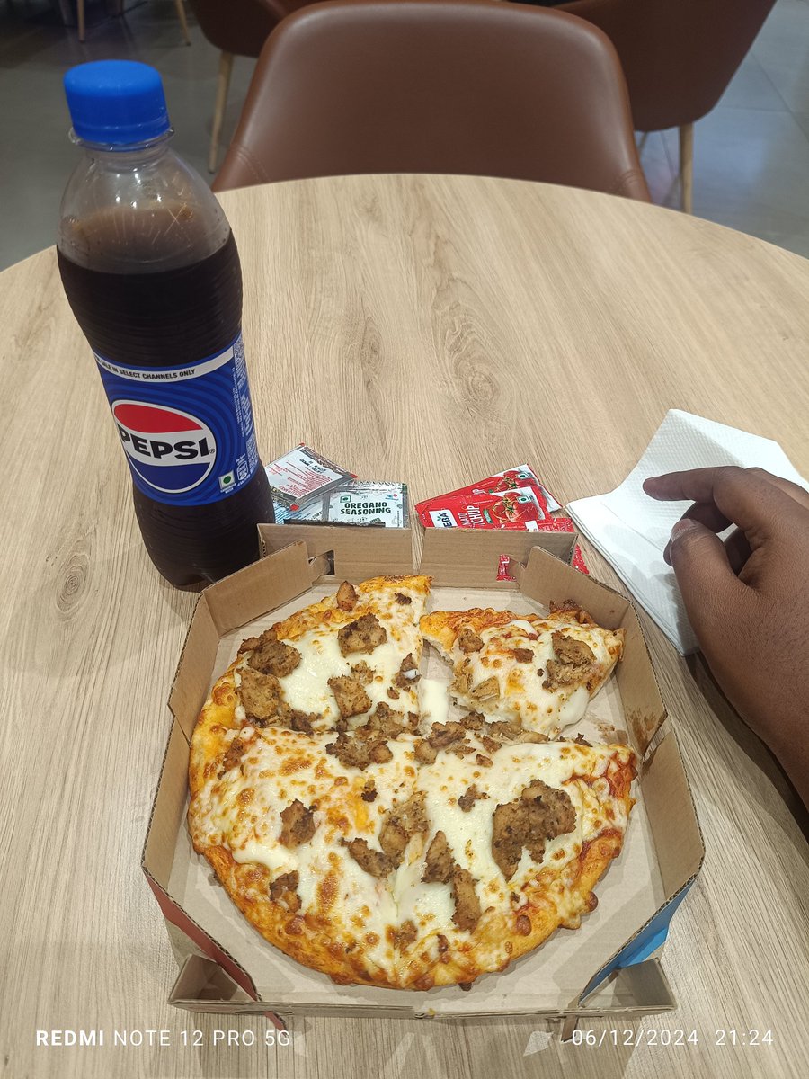 ChillaXer_'s tweet photo. #dominos https://t.co/lCehL5rWBw