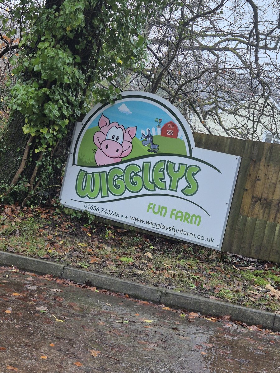 rachel1981x's tweet photo. @allsaintsps thank you for such a lovely school trip to see Father Christmas at the farm this week 🎅 🚜 and to Mrs Boffy (nursery) for Caleb's "make and buy" items for the School Fayre #christmascake #candlelantern 🎂🕯xx https://t.co/ocPtWlV2G2